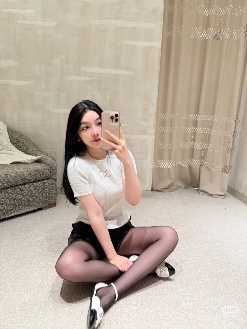 Chanel Chanel 25C show white double C hollow knitted short sleeve Size XS / US 0-2 / IT 36-38 - 8 Thumbnail