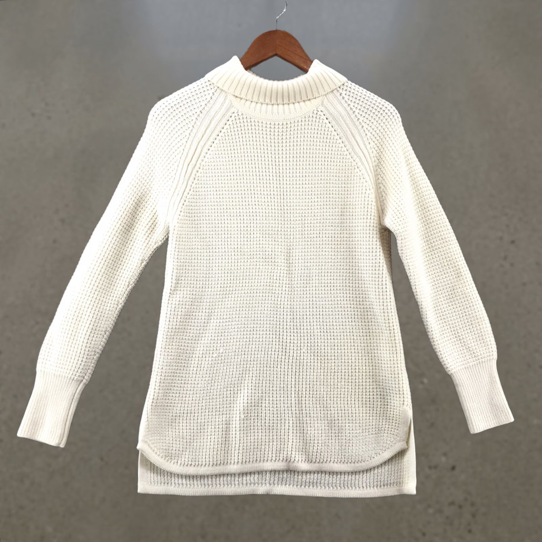 Banana Republic Banana Republic Sweater Womens M White Knitted Long Sleeve Turtleneck Pullover Size M / US 6-8 / IT 42-44 - 1 Thumbnail
