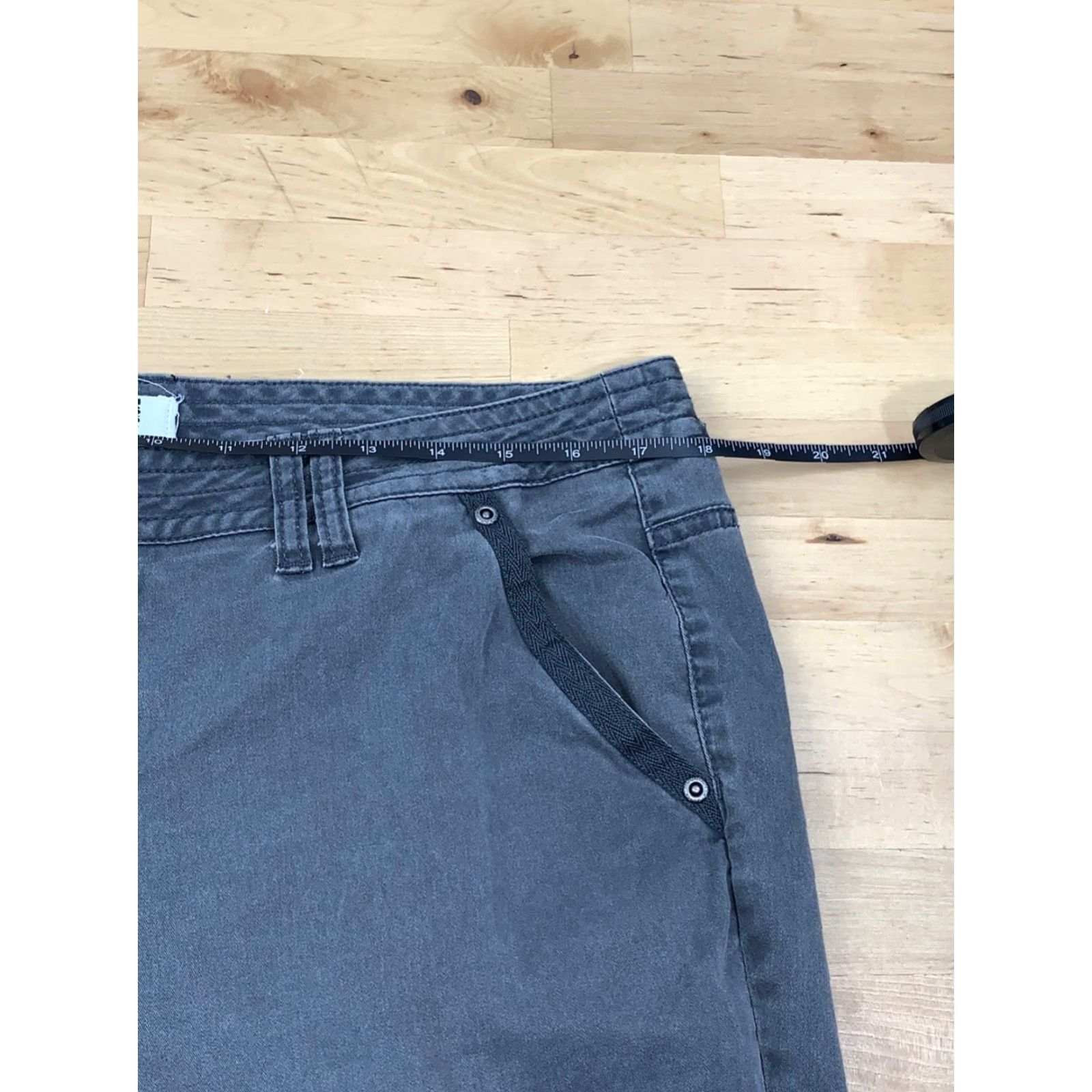 Mountain Khakis Mountain Khakis Womens Slim Fit Joggers Gray 34x26 Pants Regular Inseam 26 Jogger Womens Gray Slimming Mountain Khakis 90s? Size 24" / US 00 / IT 34 - 6 Thumbnail