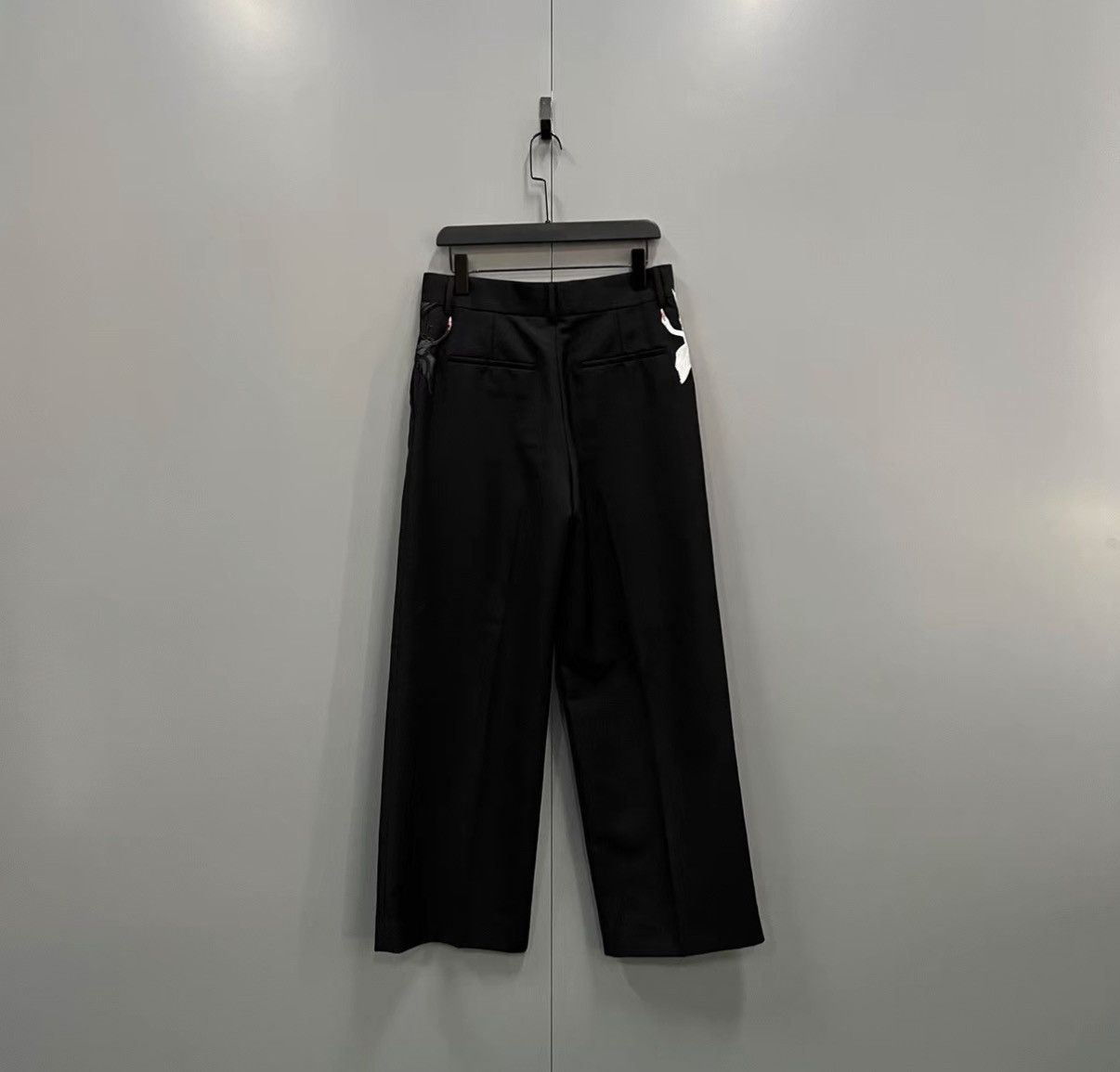 Burberry Burberry Swan Embroidered Wide-leg Pants J41 Size 26" / US 2 / IT 38 - 2 Thumbnail