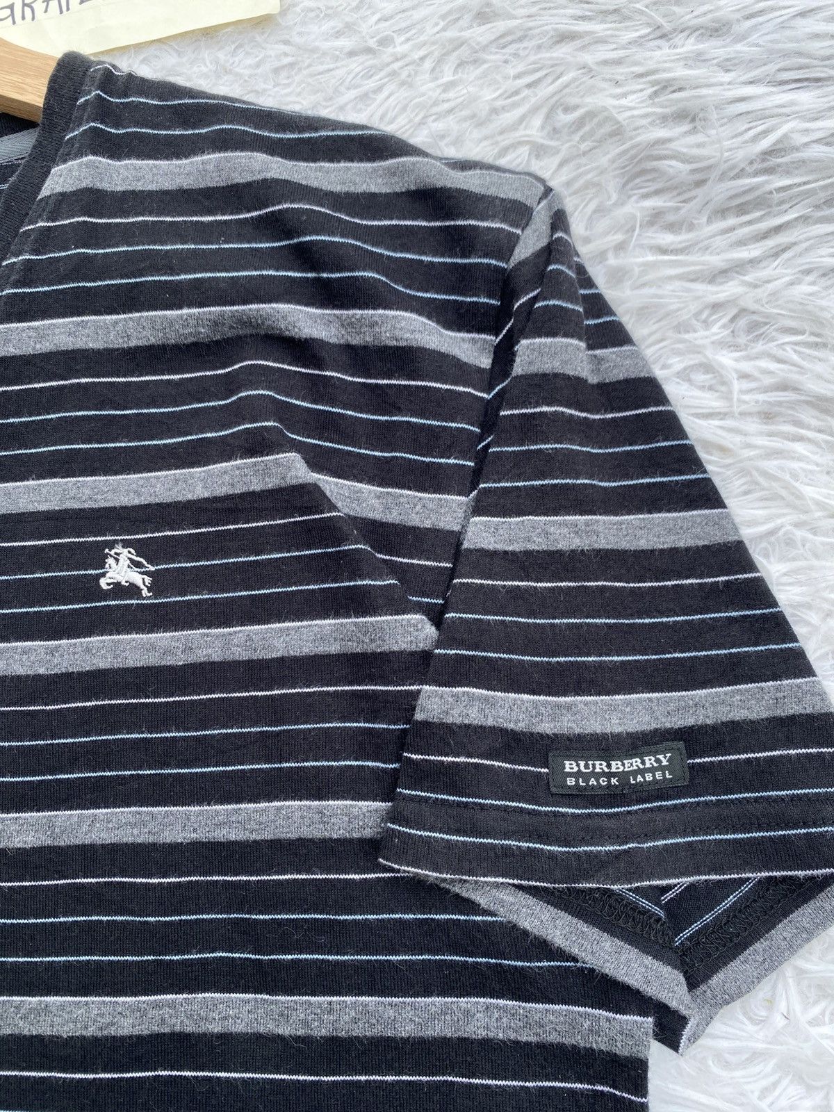 Burberry Rare Burberry Stripes V Neck Tshirt Size US M / EU 48-50 / 2 - 10 Thumbnail
