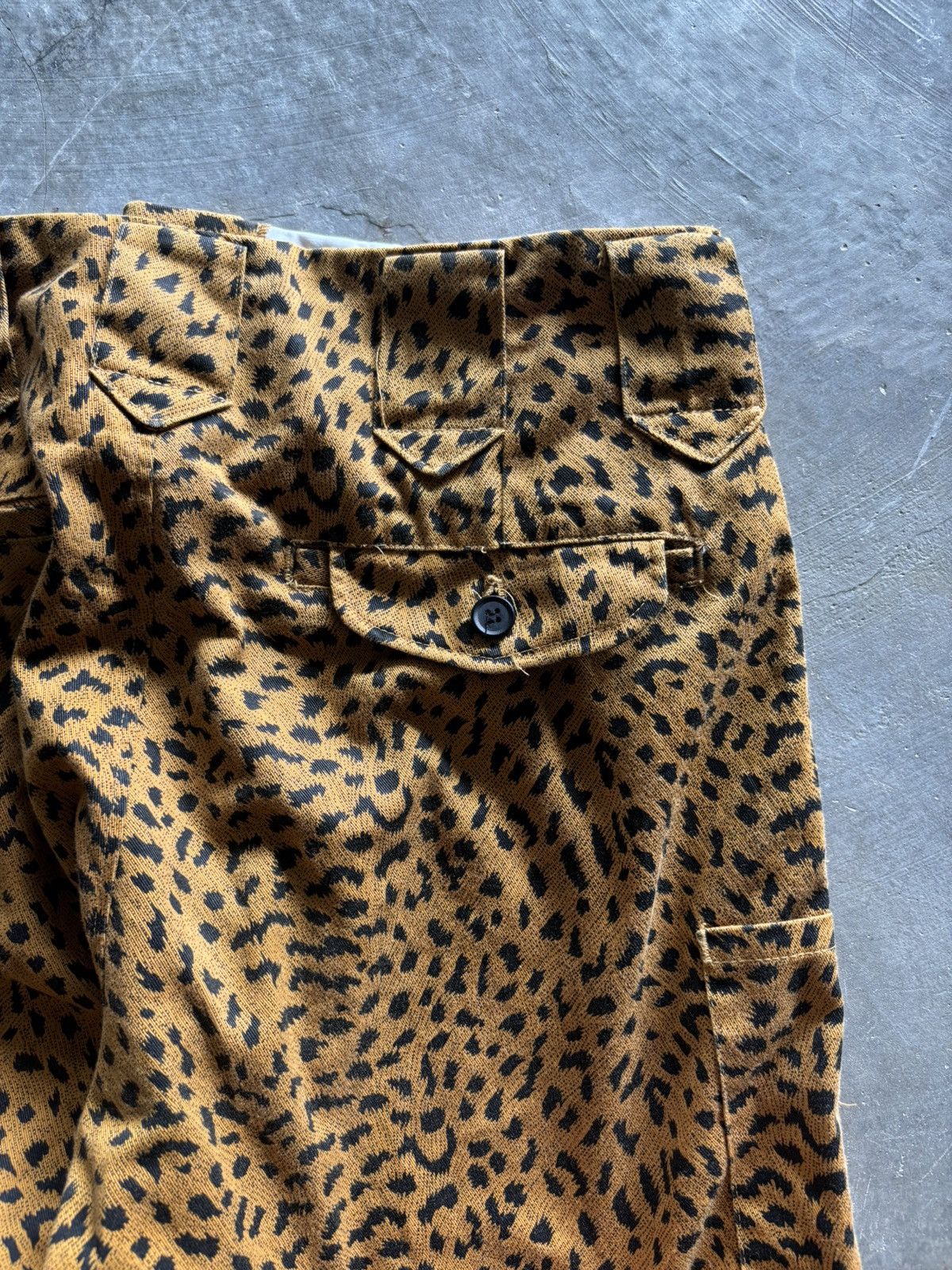 20471120 × Hysteric Glamour × Japanese Brand CRAZY VEMMAX CHEETAH LEOPARD NIKKAPOKKA TOBI PANTS JAPANESE Size US 30 / EU 46 - 11 Thumbnail