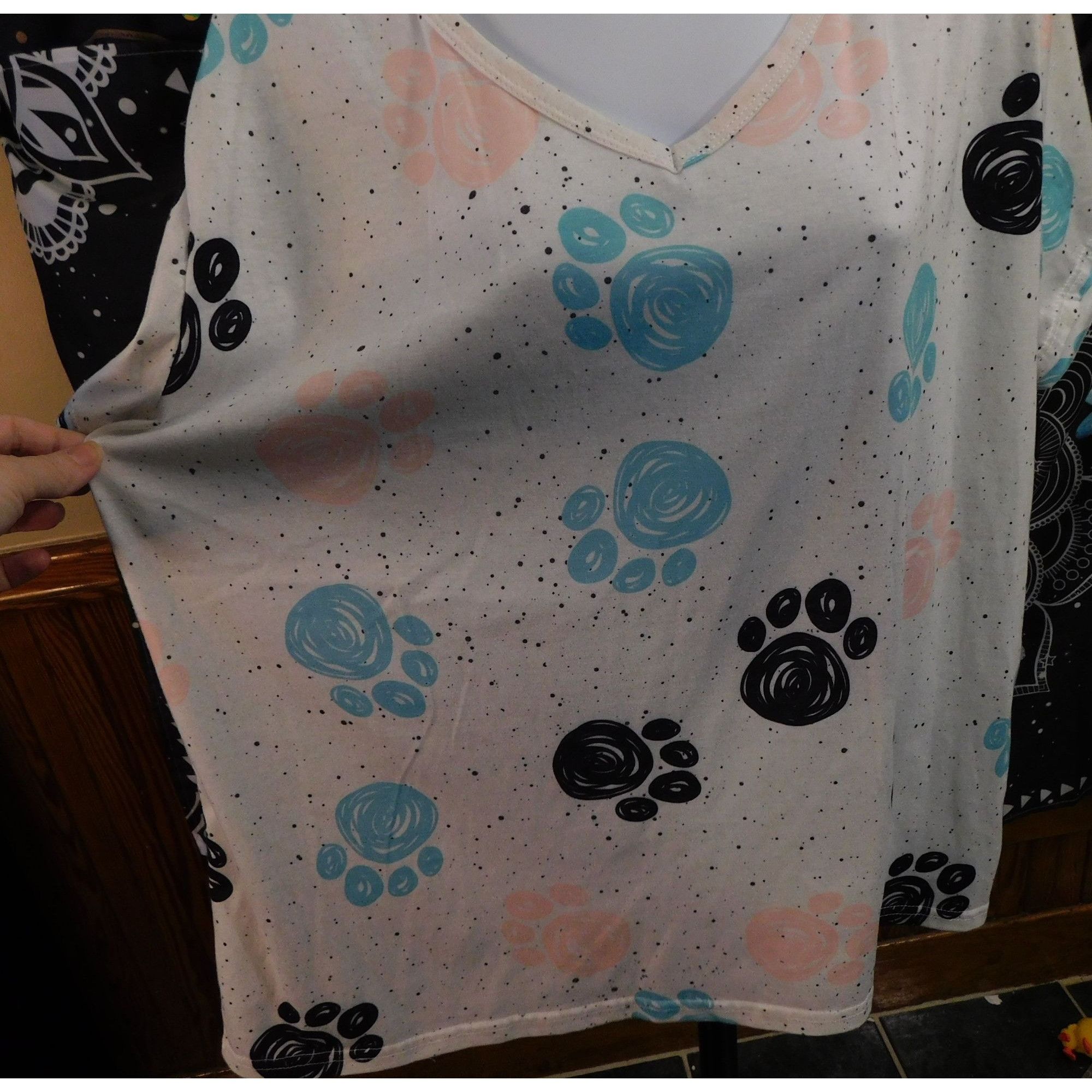 Other Pastel Paw Print Tee With 90s Style Graphic Design Size 3XL / US 20-22 - 3 Thumbnail