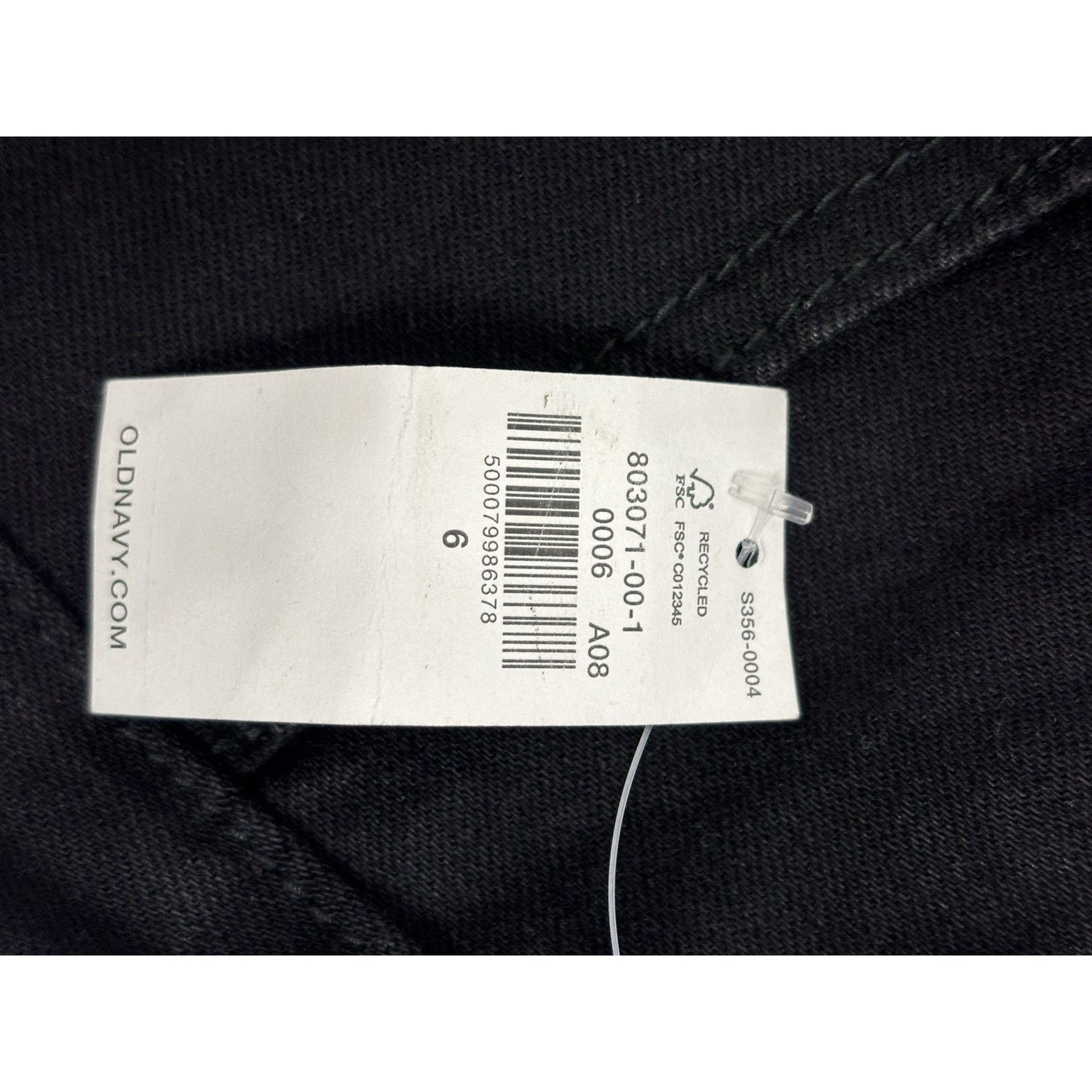 Old Navy NWT Old Navy Women 6 Cuffed Black Denim Jean Shorts Size 28" / US 6 / IT 42 - 9 Thumbnail