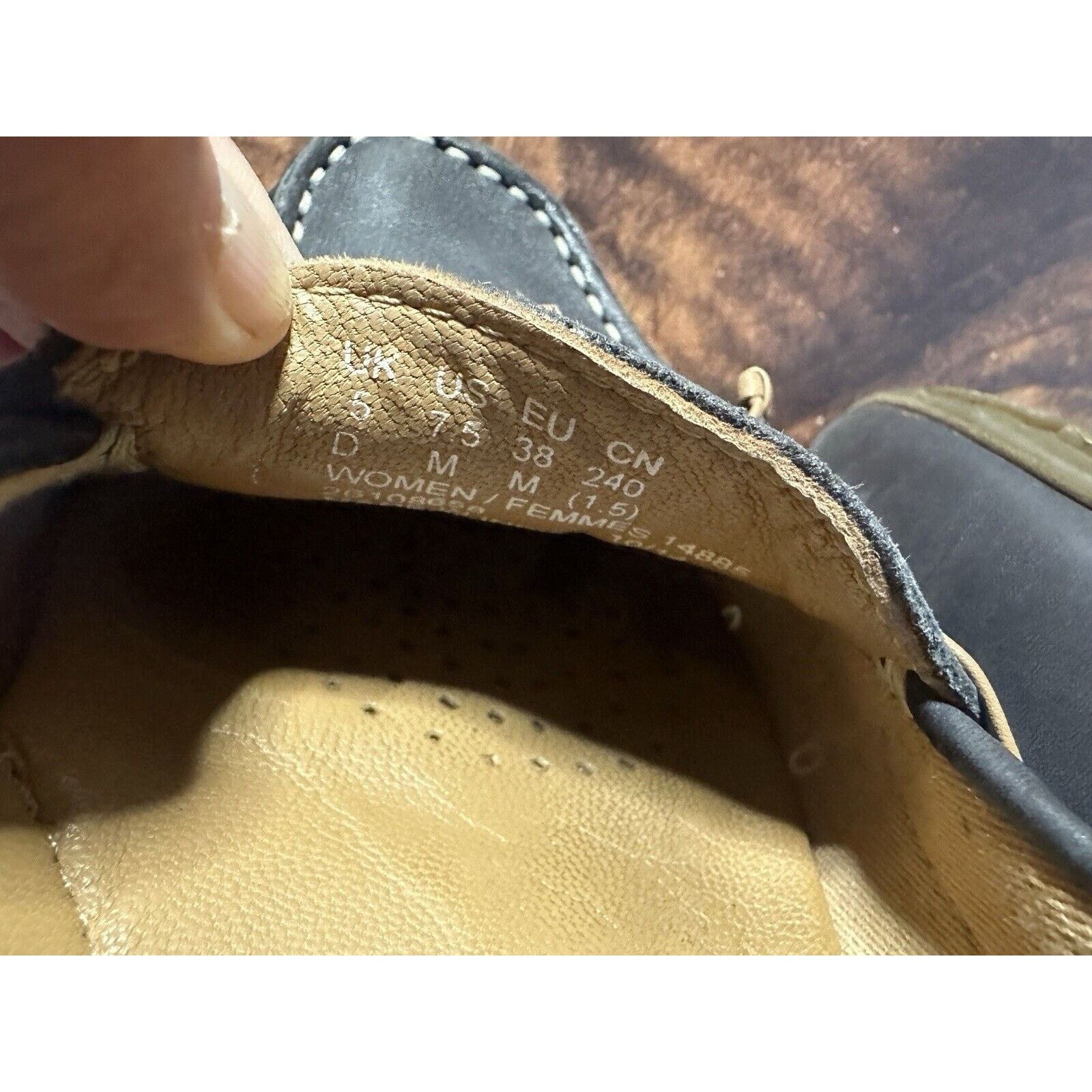 Clarks Clarks Leather Loafer Moccasins Driving Shoes Size 7.5 Women Size US 7.5 / IT 37.5 - 6 Thumbnail