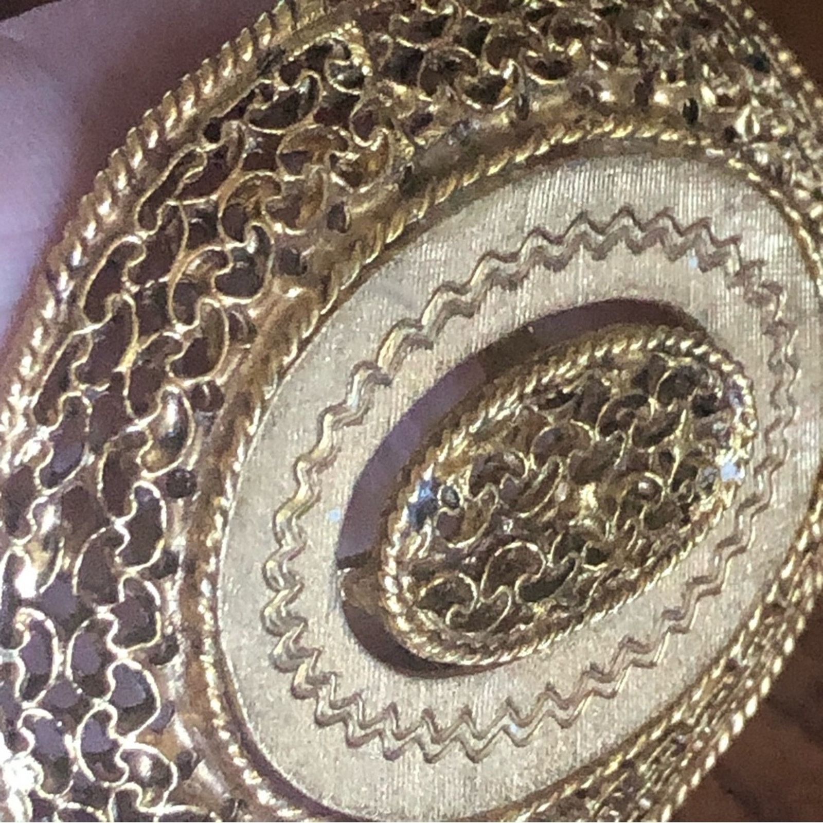 Vintage Vintage gold filigree cameo style large brooch pin Size ONE SIZE - 4 Thumbnail