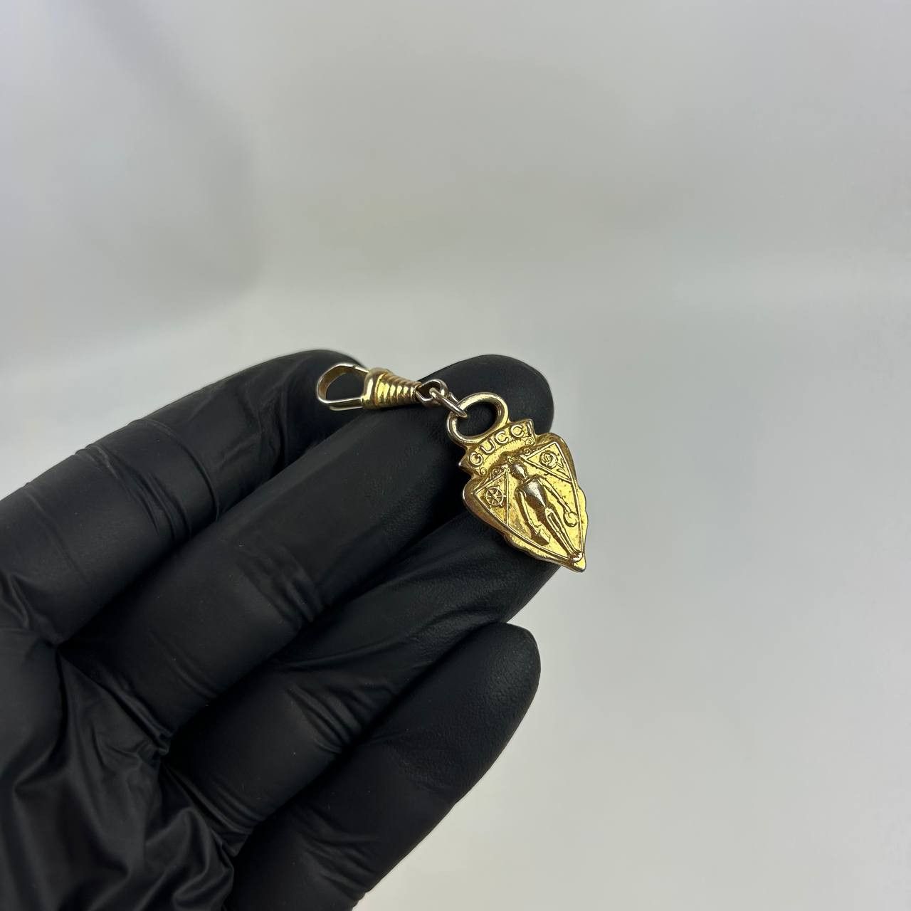 Gucci Vintage Gucci Crest Clip Charm Size ONE SIZE - 1 Thumbnail