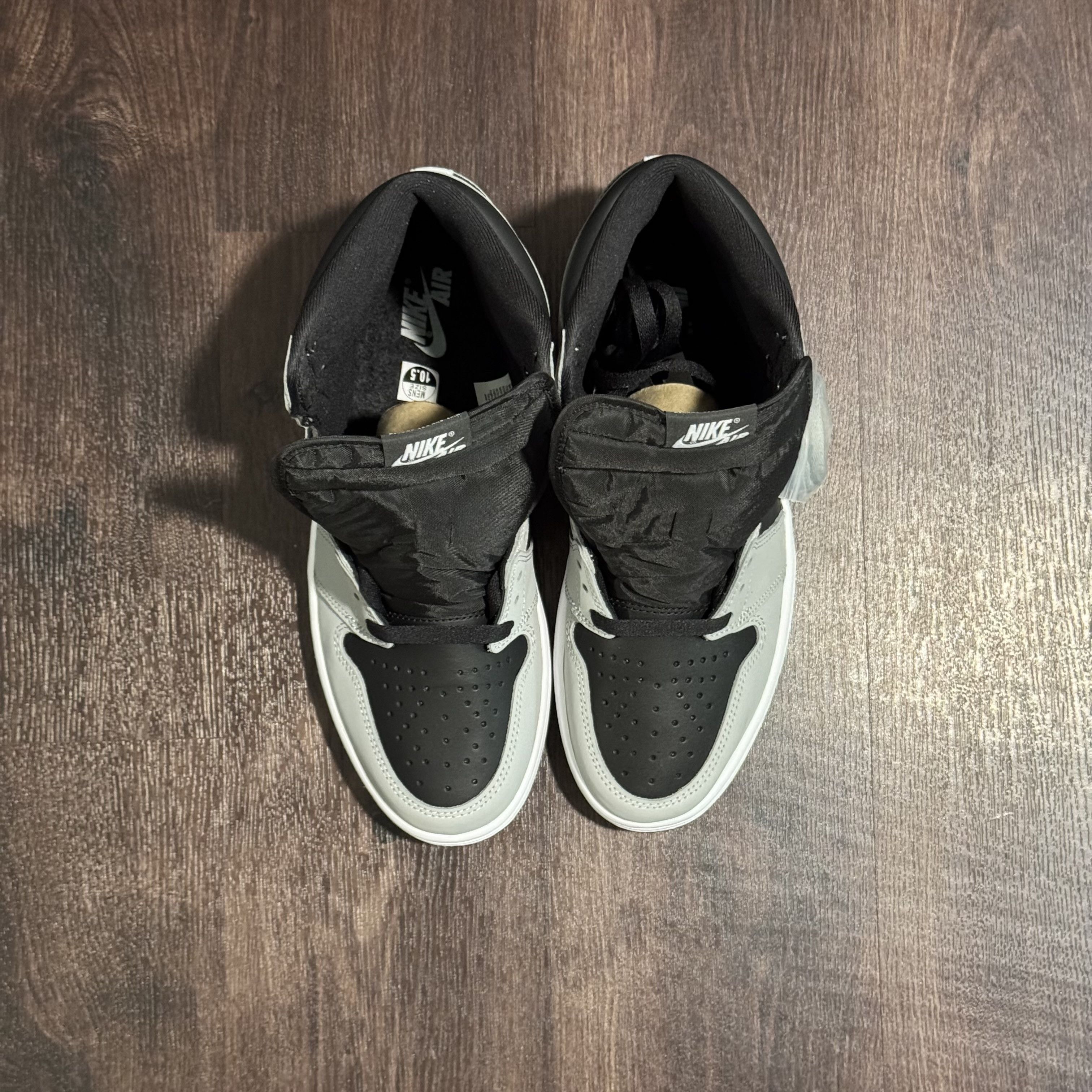 Jordan Brand Air Jordan 1 High Retro OG Size US 10.5 / EU 43-44 - 2 Thumbnail