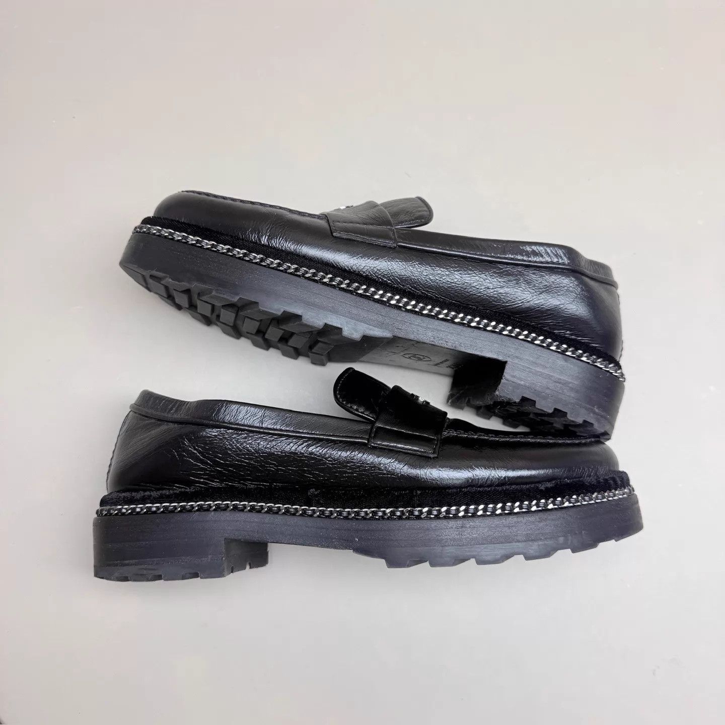 Chanel CHANEL Black Silver CC Chain Loafer 95 New 36.5 Size US 6 / IT 36 - 4 Thumbnail