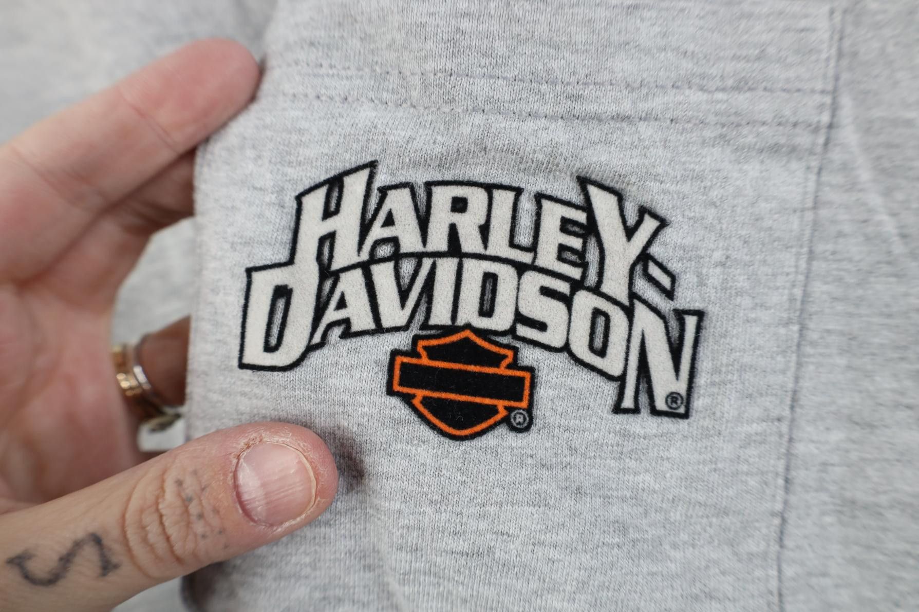 Harley Davidson Vintage Harley Davidson Velour Logo Pocket T-Shirt Gray Size US M / EU 48-50 / 2 - 4 Thumbnail