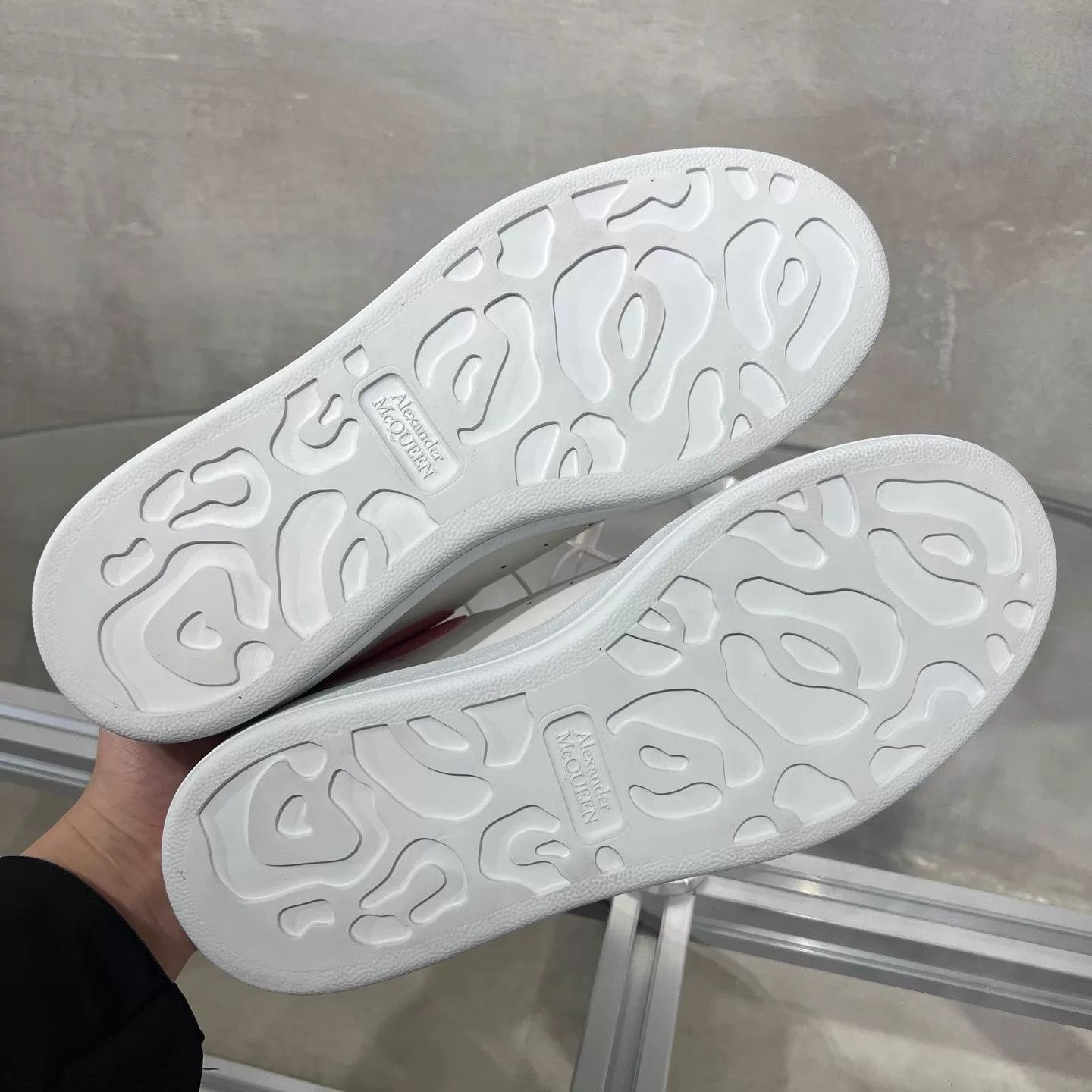 Alexander McQueen Alexander McQueen women's shimmer white sneakers 36 Size US 5.5 / IT 35.5 - 7 Thumbnail