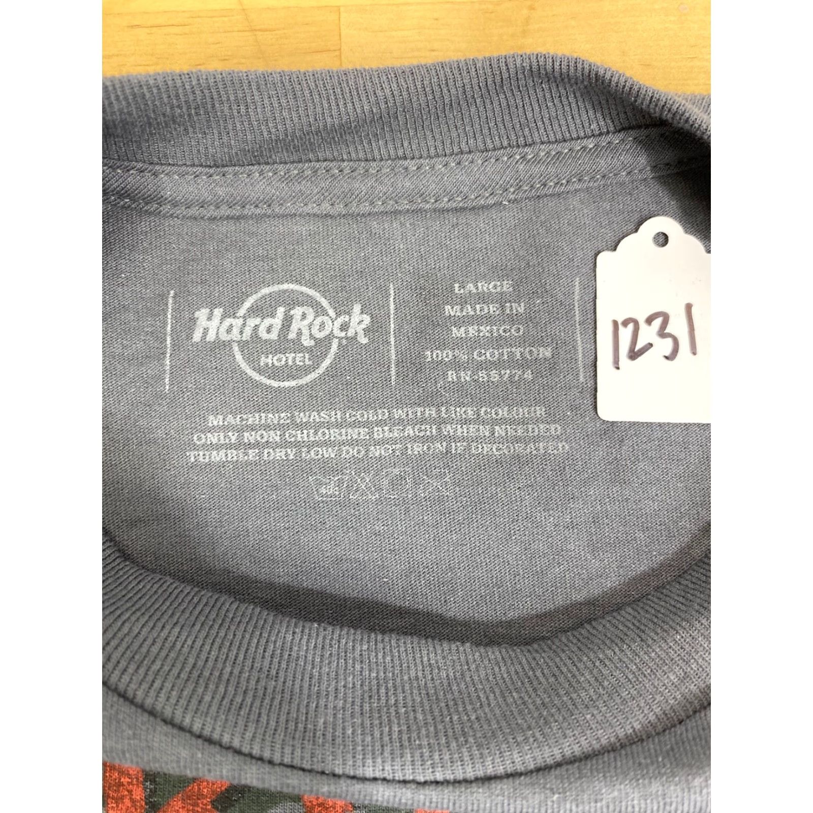 Vintage HARD ROCK HOTEL GRAPHIC T-SHIRT White SIZE L Unisex Adults Short Sleeve Cotton Graphic Print 1231 Distress Size US L / EU 52-54 / 3 - 3 Thumbnail