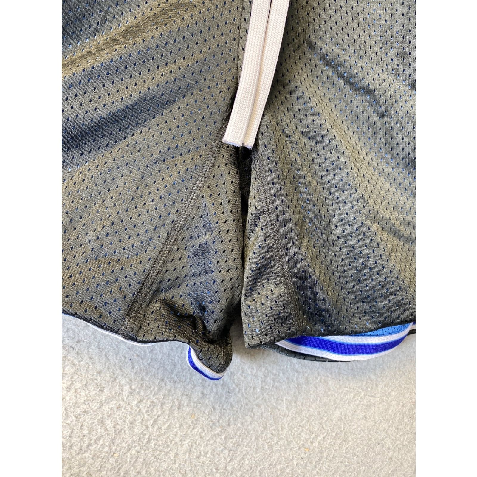 Nike Women’s Nike Shorts Basketball Athletic Gray Size S small /44-61 Size 28" / US 6 / IT 42 - 3 Thumbnail