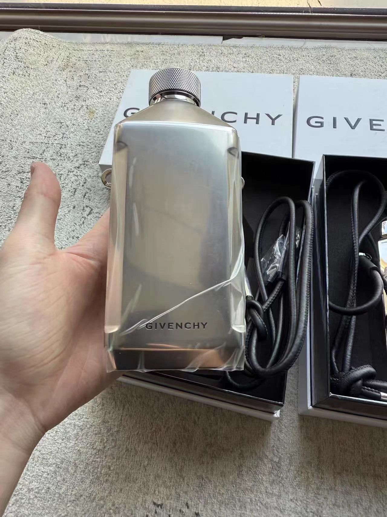 Givenchy Givenchy metallic mirror finish water bottle Size ONE SIZE - 2 Thumbnail