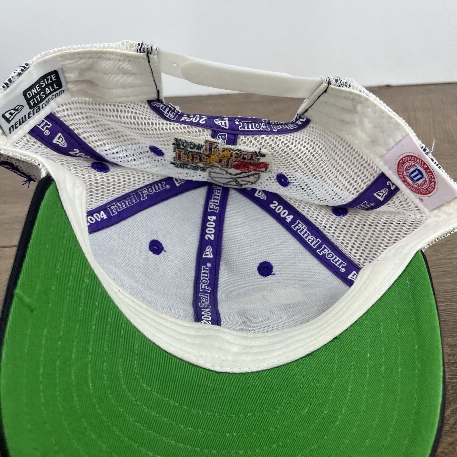 New Era UCONN Huskies Hat 2004 Regional Champions Hat Adjustable Bla Size ONE SIZE - 17 Thumbnail