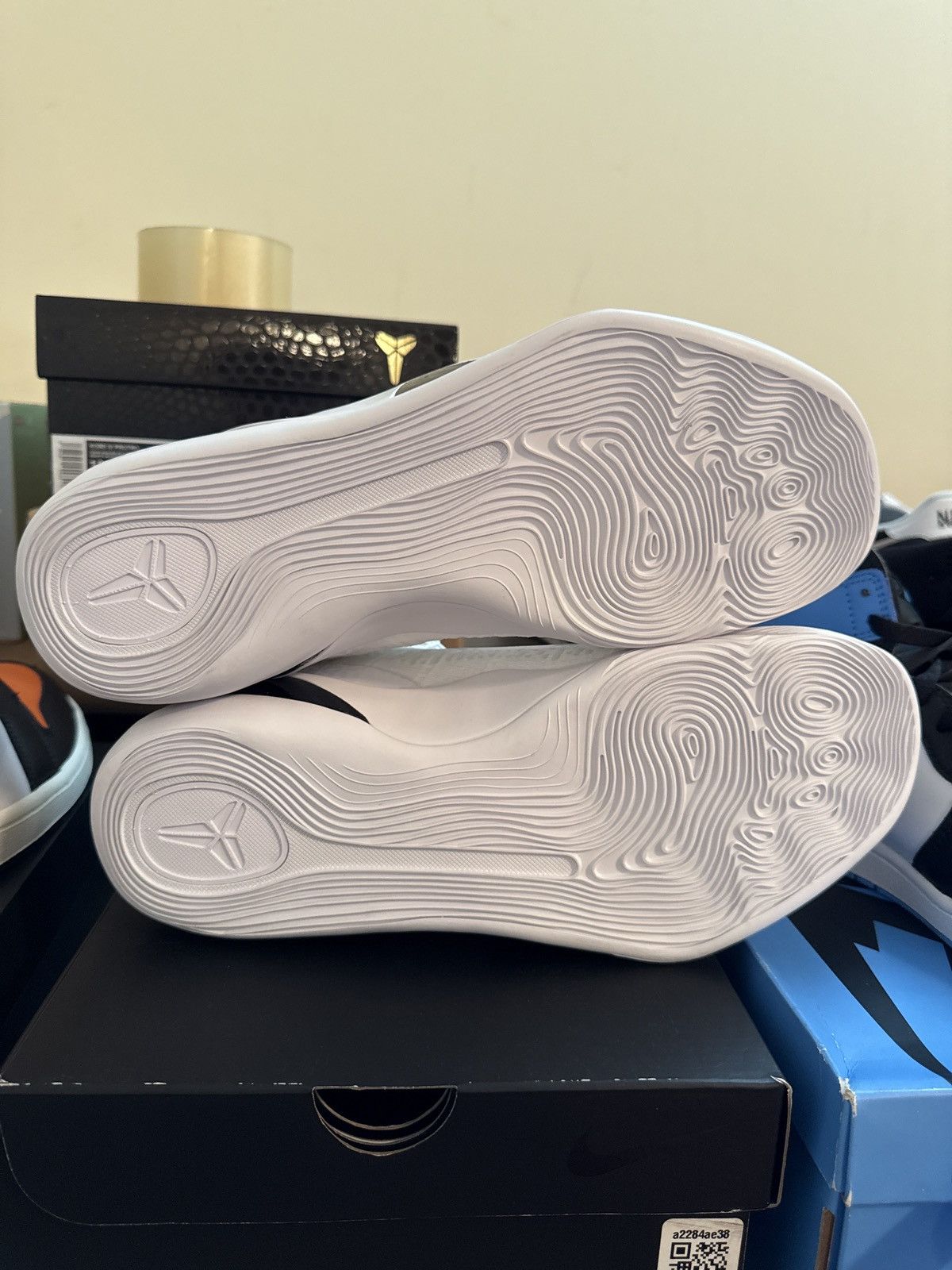 Nike Kobe 9 Halo Size 11.5 Size US 11.5 / EU 44-45 - 3 Thumbnail