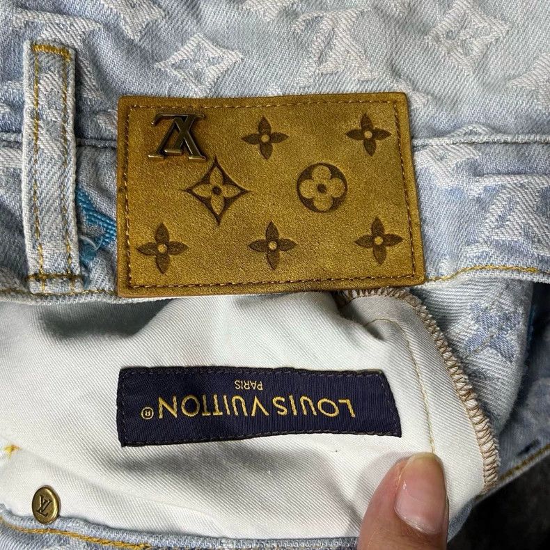 Louis Vuitton Louis Vuitton Blue Logo monogrammed button pocket jeans Size US 30 / EU 46 - 3 Thumbnail