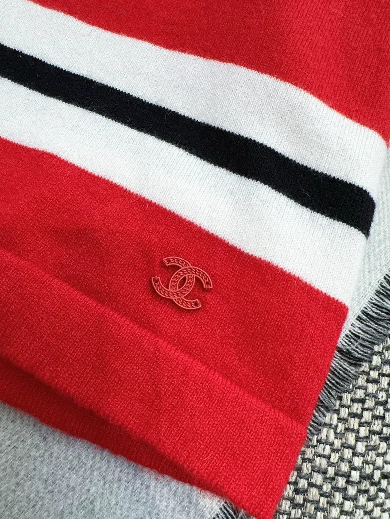 Chanel Chanel 24A red double c large logo striped knitted short s Size S / US 4 / IT 40 - 4 Thumbnail