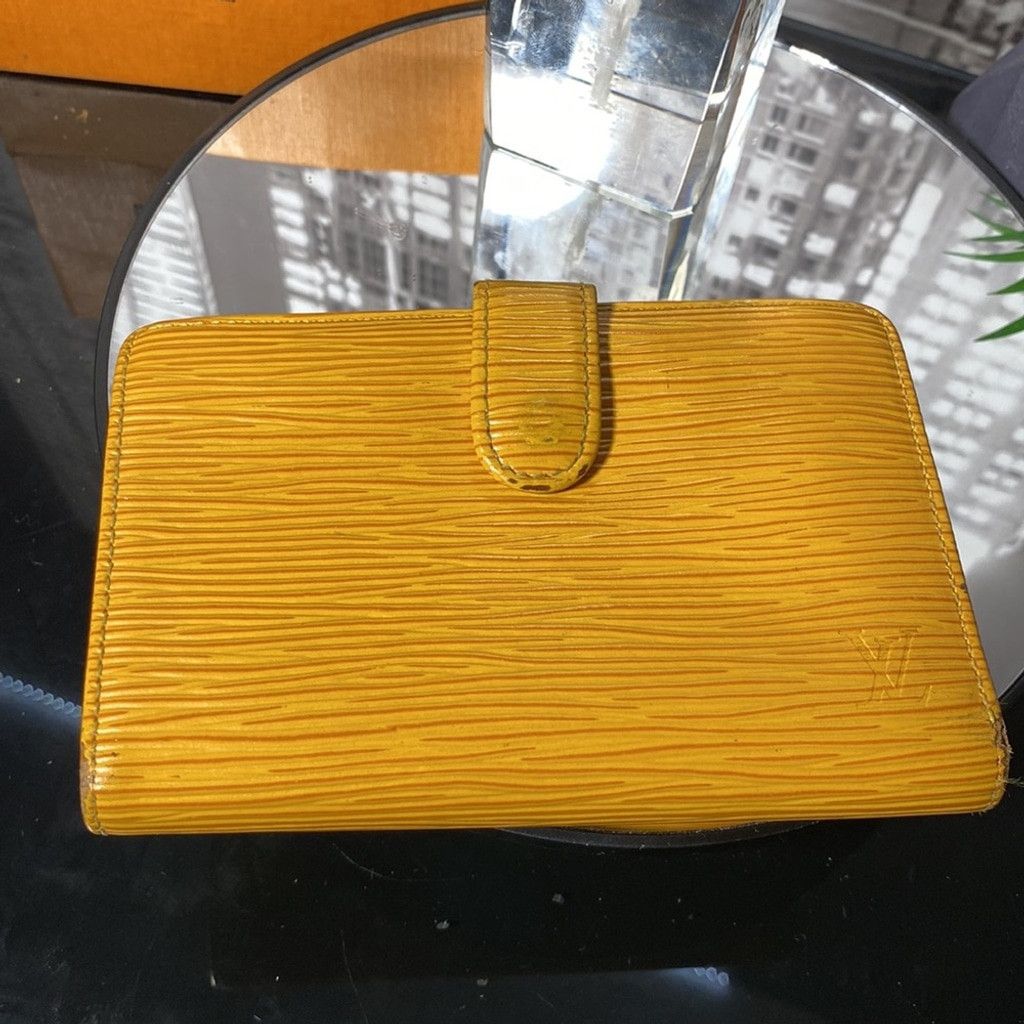 Louis Vuitton Authentic Louis Vuitton Epi Kisslock Wallet Size ONE SIZE - 16 Thumbnail