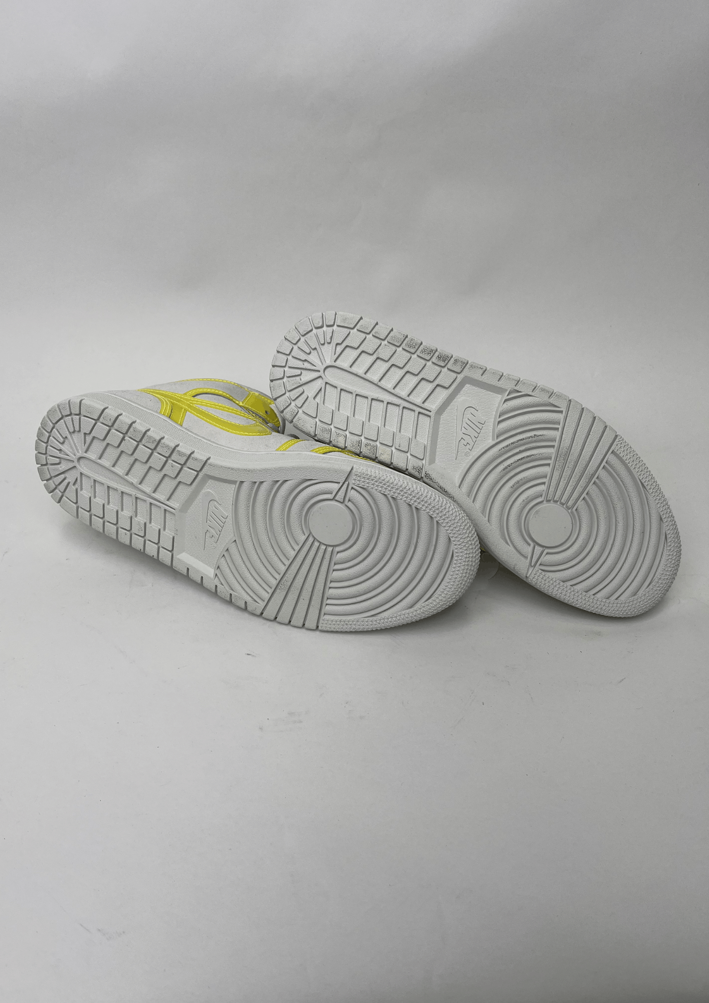 Nike White/Yellow Laser Sneakers Size US 9.5 / IT 39.5 - 7 Thumbnail