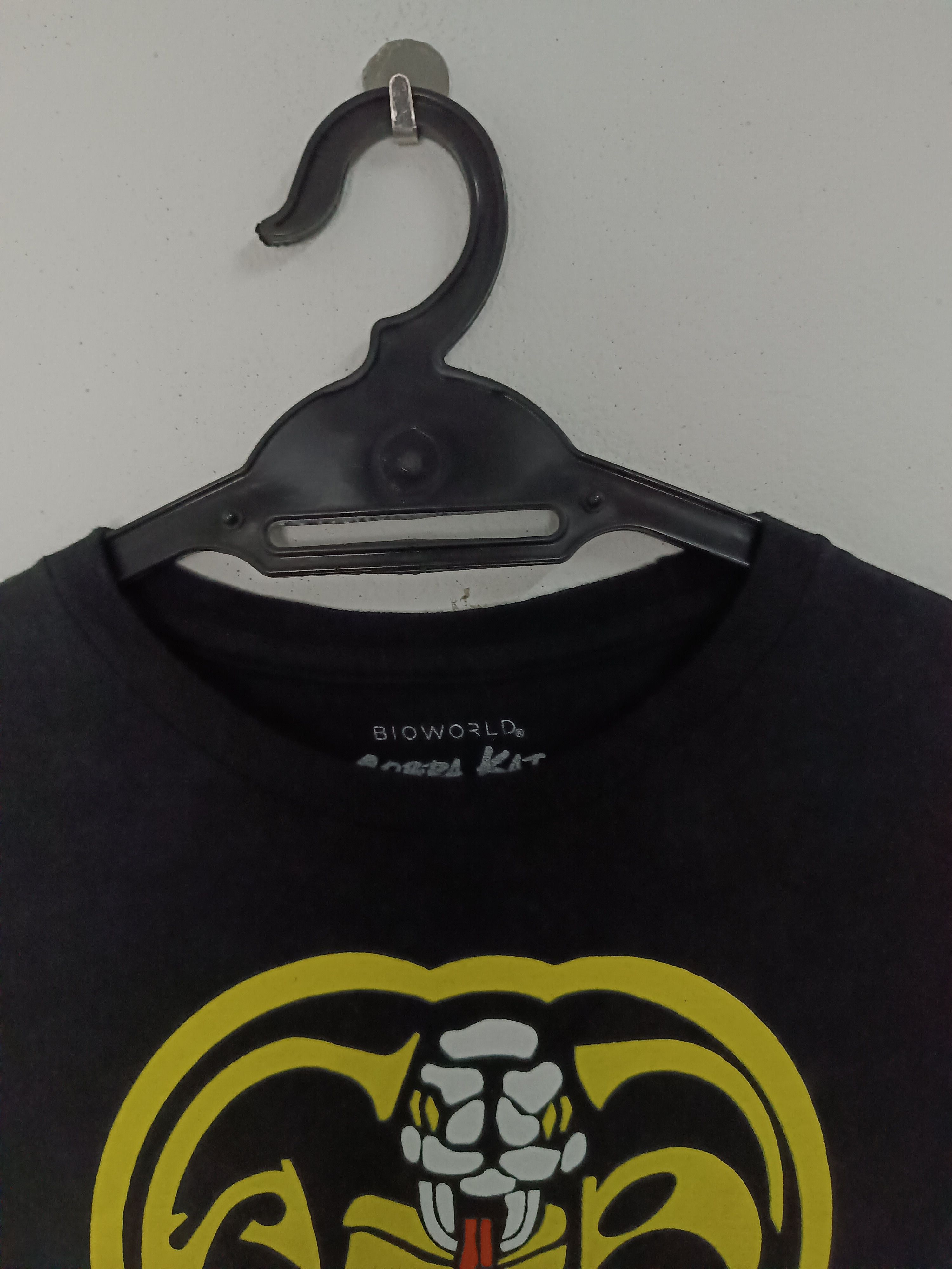 Other VINTAGE COBRA KAI KARATE KID SERIES NETFLIX MIYAGI TEE Size US S / EU 44-46 / 1 - 8 Thumbnail