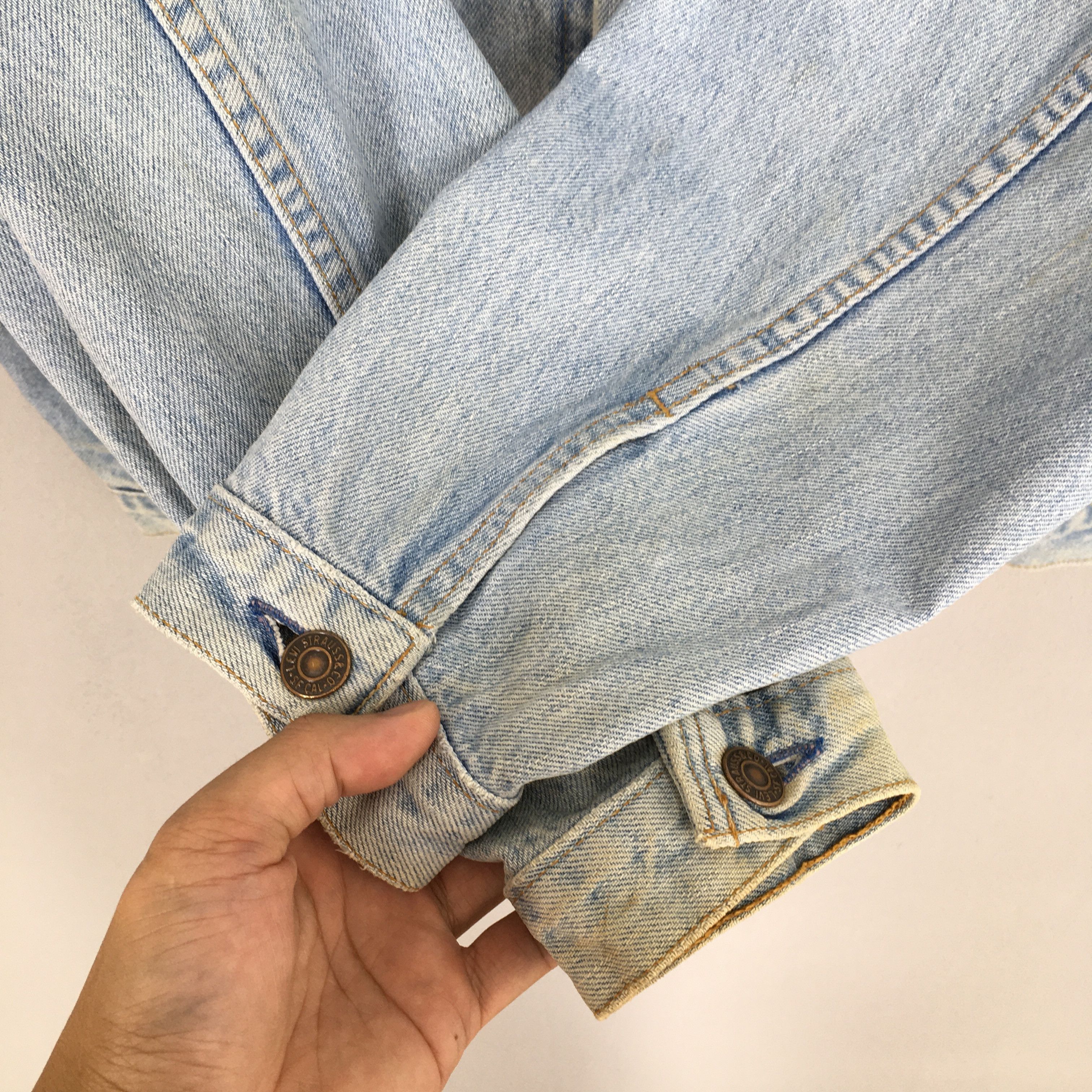 Levi's Vintage 90s Levi's Trucker Faded Denim Jacket Medium Size US M / EU 48-50 / 2 - 4 Thumbnail