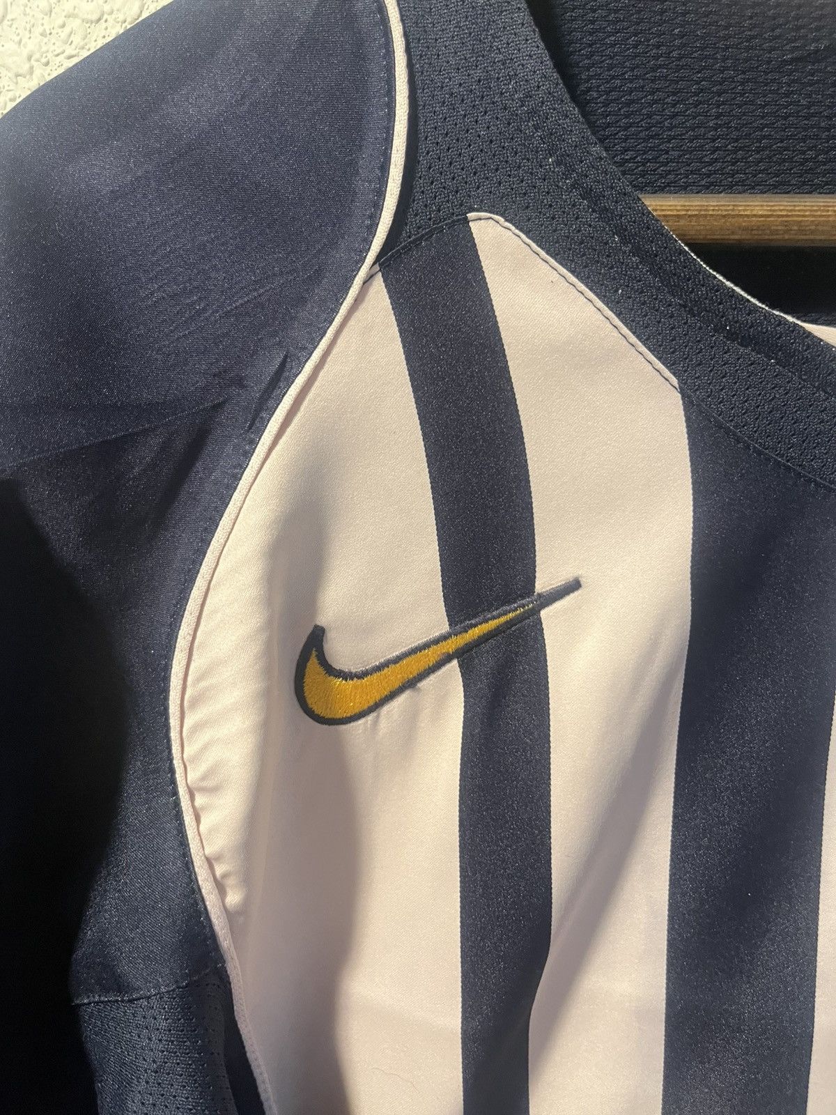 Nike Authentic Nike Juventus 2004/05 Away Sky Sport Jersey L Size US XL / EU 56 / 4 - 5 Thumbnail