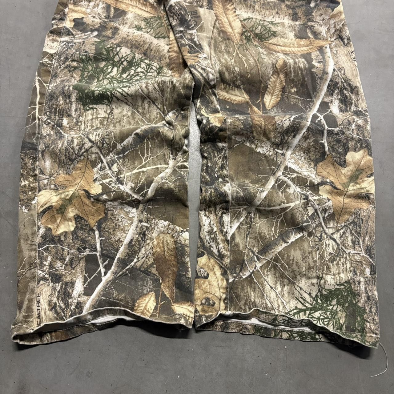 Realtree Crazy Vintage Y2K 2000s Baggy RealTree Real Camo Streetwear Outdoor Skater Style Denim Jeans! Size US 38 / EU 54 - 4 Thumbnail