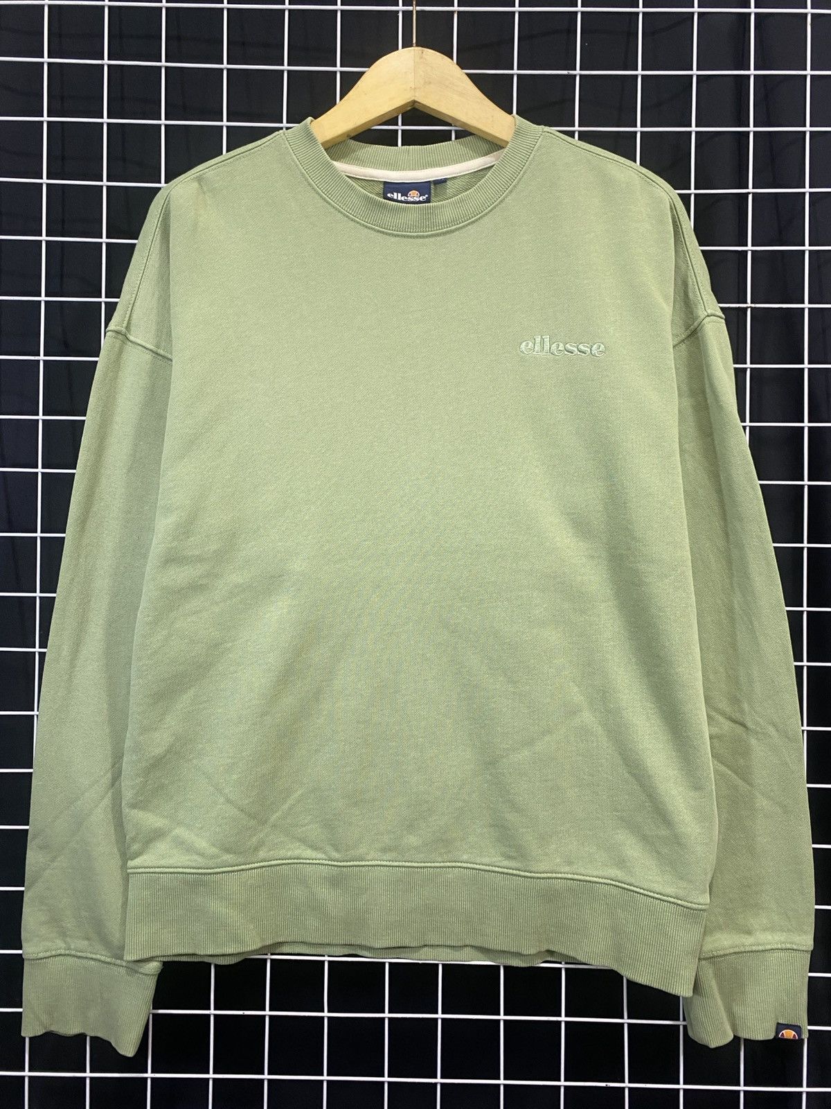 Ellesse ELLESE EMBROIDERED LOGO SWEATSHIRT Size US XL / EU 56 / 4 - 2 Thumbnail