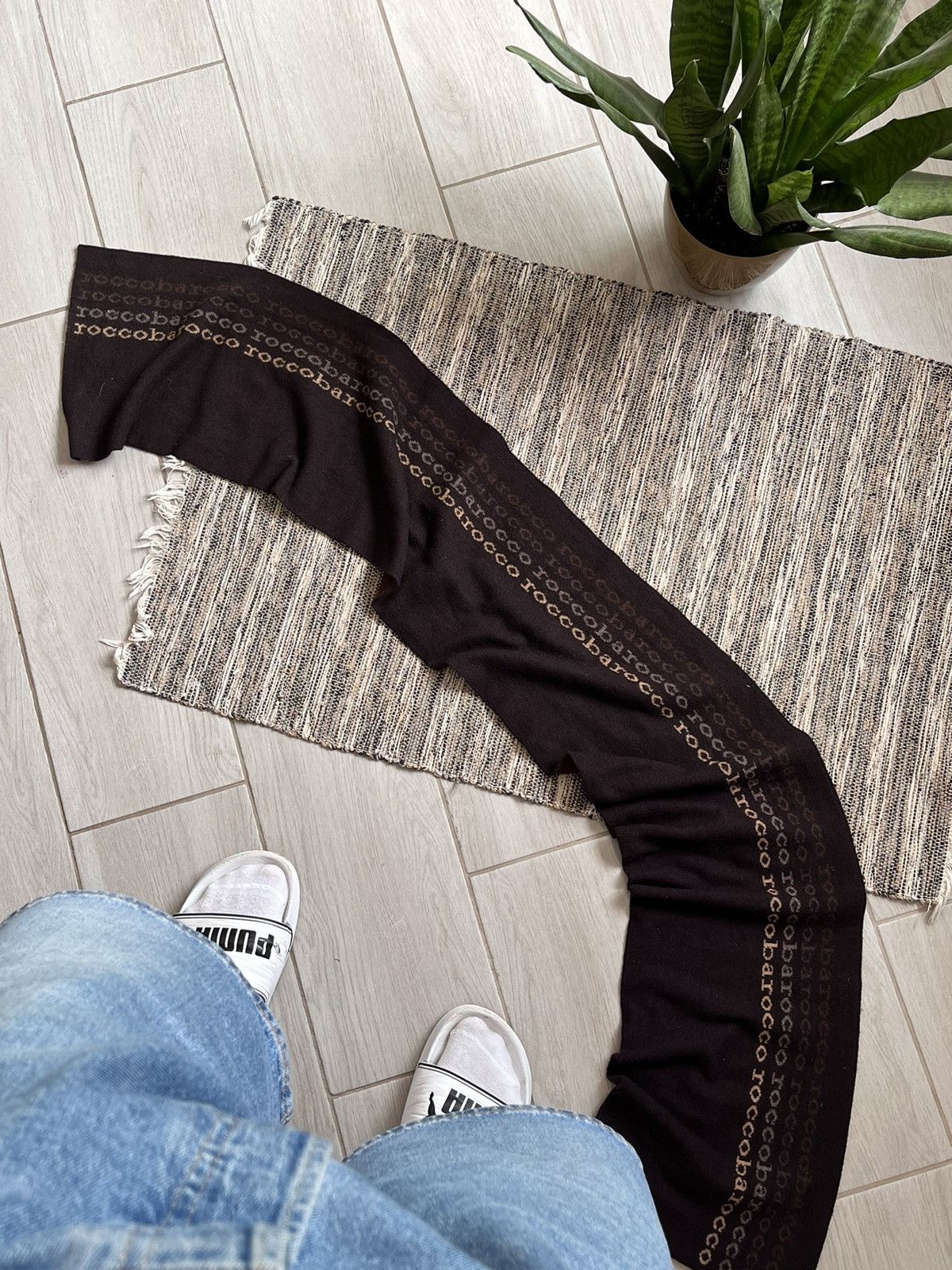 Other Roccobarocco Scarf Brown Monogram logo luxury minimalistic Size ONE SIZE - 2 Thumbnail