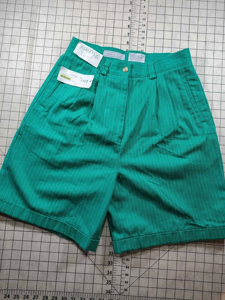 Izod Women's IZOD CLUB Green Pinstripe Shorts Size 12 Size 34" / US 12 / IT 48 - 1 Thumbnail