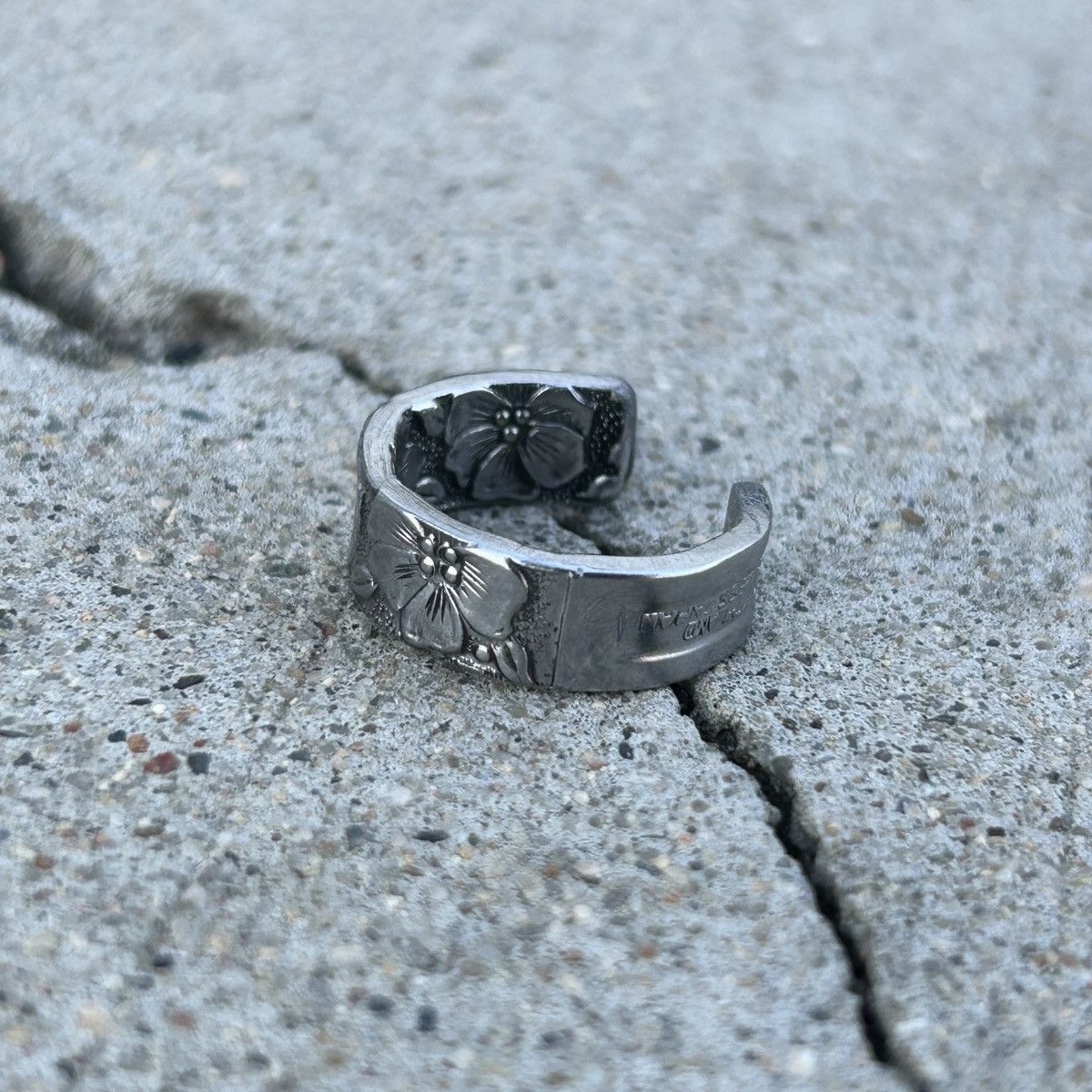 Vintage Floral Engraved 1/1 Silver Ring Size ONE SIZE - 2 Thumbnail