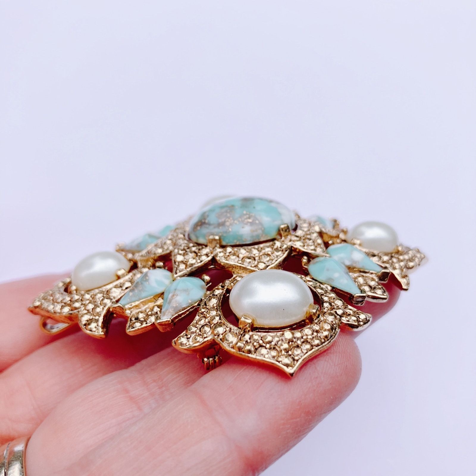 Vintage Signed Sarah Coventry Gold Tone Faux Turquoise Pearl Brooch Size ONE SIZE - 6 Thumbnail