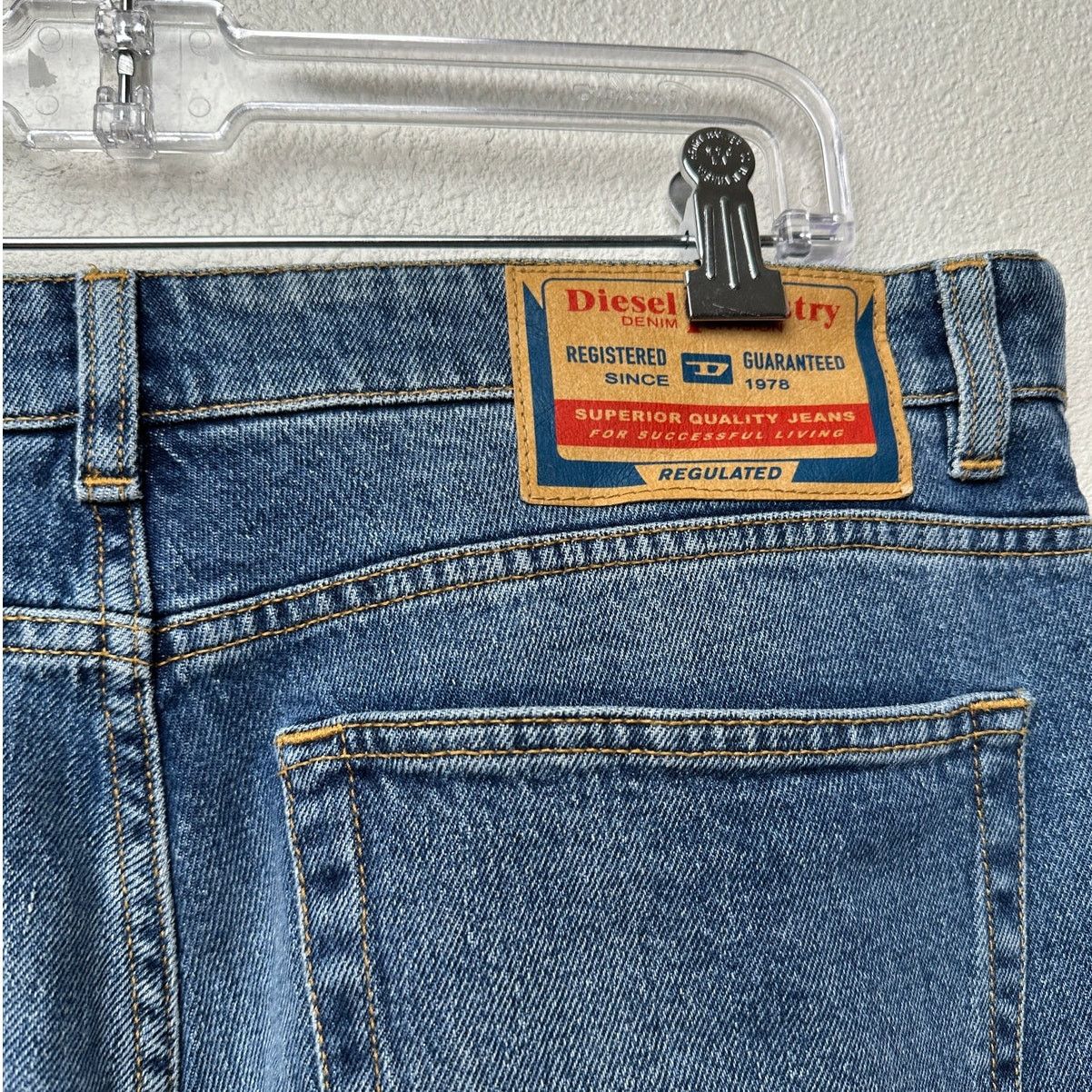 Diesel Rare Diesel Jeans Medium Wash Womens US 32 D Buckle Size 32" / US 10 / IT 46 - 7 Thumbnail