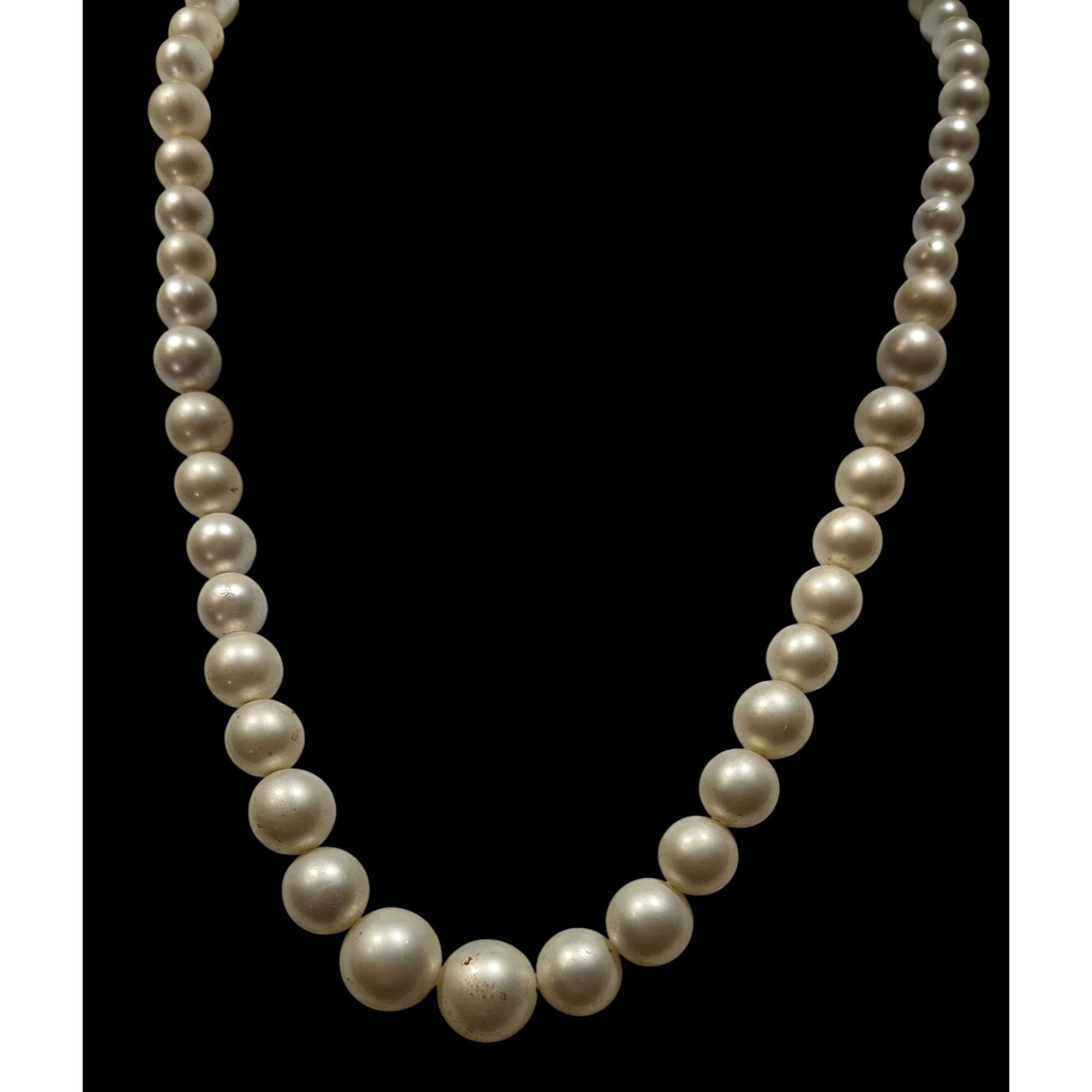 Other Vintage Faux Pearl Necklace With Graduated Beads Size ONE SIZE - 2 Thumbnail