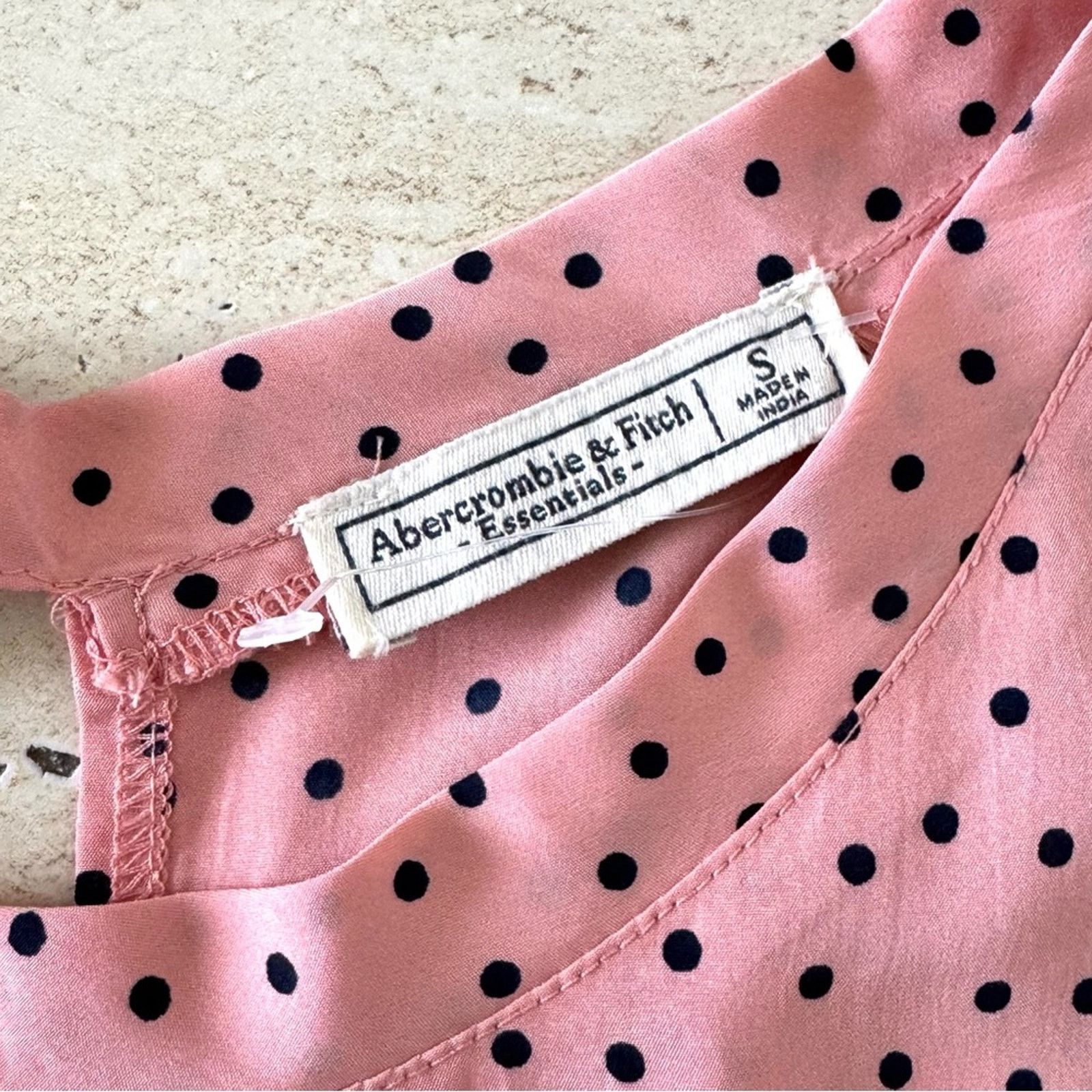Abercrombie & Fitch New! Abercrombie and Fitch salmon polka dot shirt, Size S Size S / US 4 / IT 40 - 5 Thumbnail