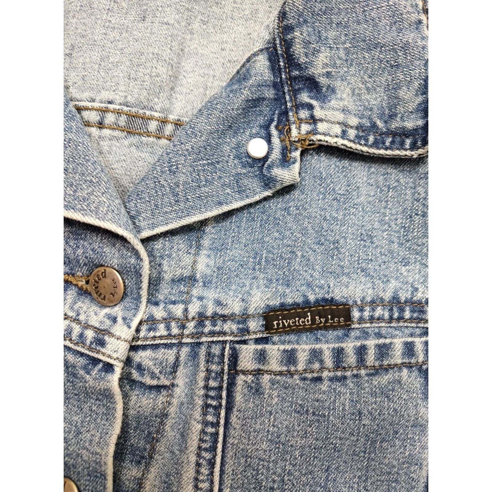 Vintage VINTAGE Riveted By Lee Denim Jacket Women M 4 Pockets 100% Cotton Blue Jacket, Denim, Solid, Button Closure, Regular Fit, Trucker, Collared, Pockets Size 32" / US 10 / IT 46 - 4 Thumbnail