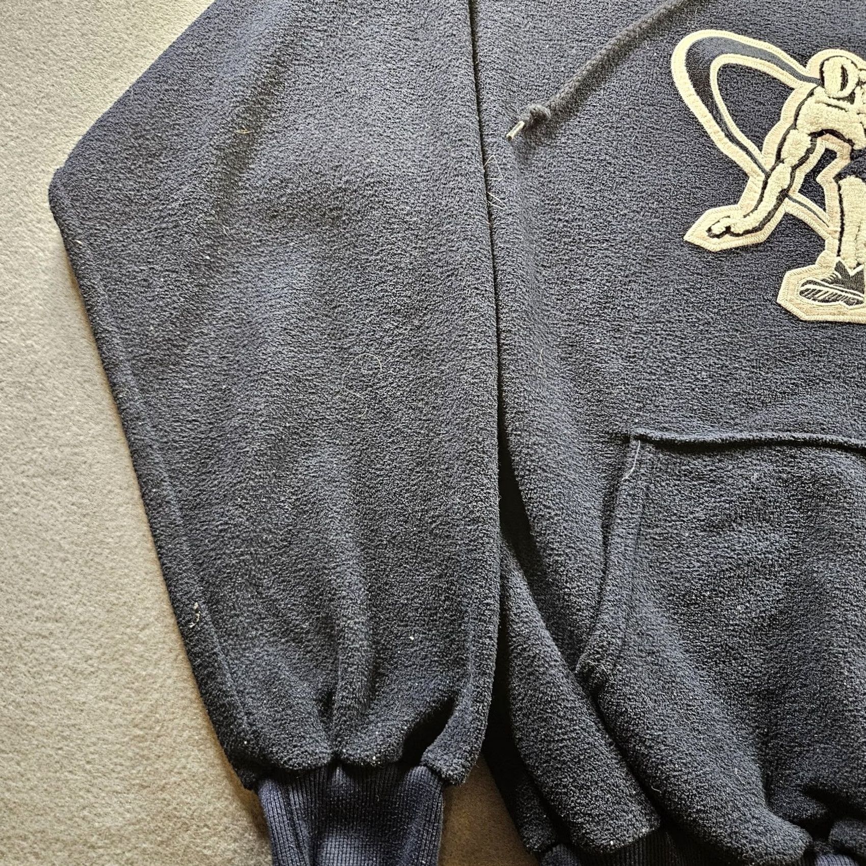 Vintage Vintage AND1 Hoodie Mens Medium Navy Basketball Chenille Logo Graphic 90s Y2K Size US M / EU 48-50 / 2 - 4 Thumbnail