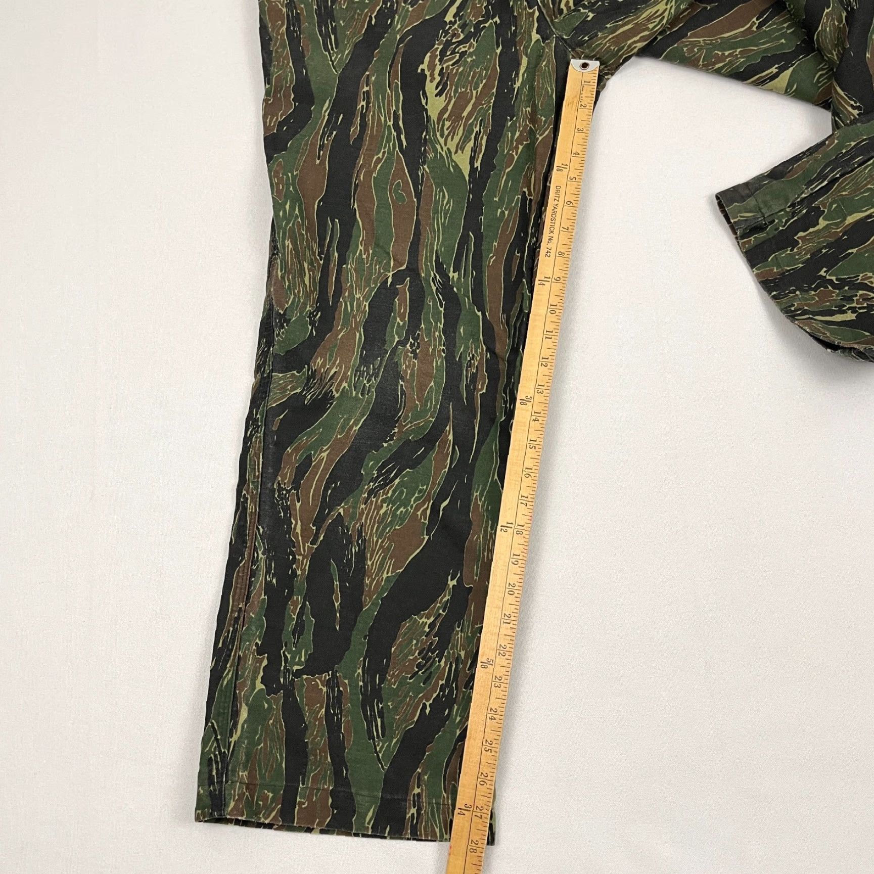 Vintage VINTAGE Bass Pro Pants Mens 38 x 28 Tiger Stripe Camo Hunting Military Outdoor Pants Mens 38 Inseam 28 Straight CVT? Size US 38 / EU 54 - 5 Thumbnail