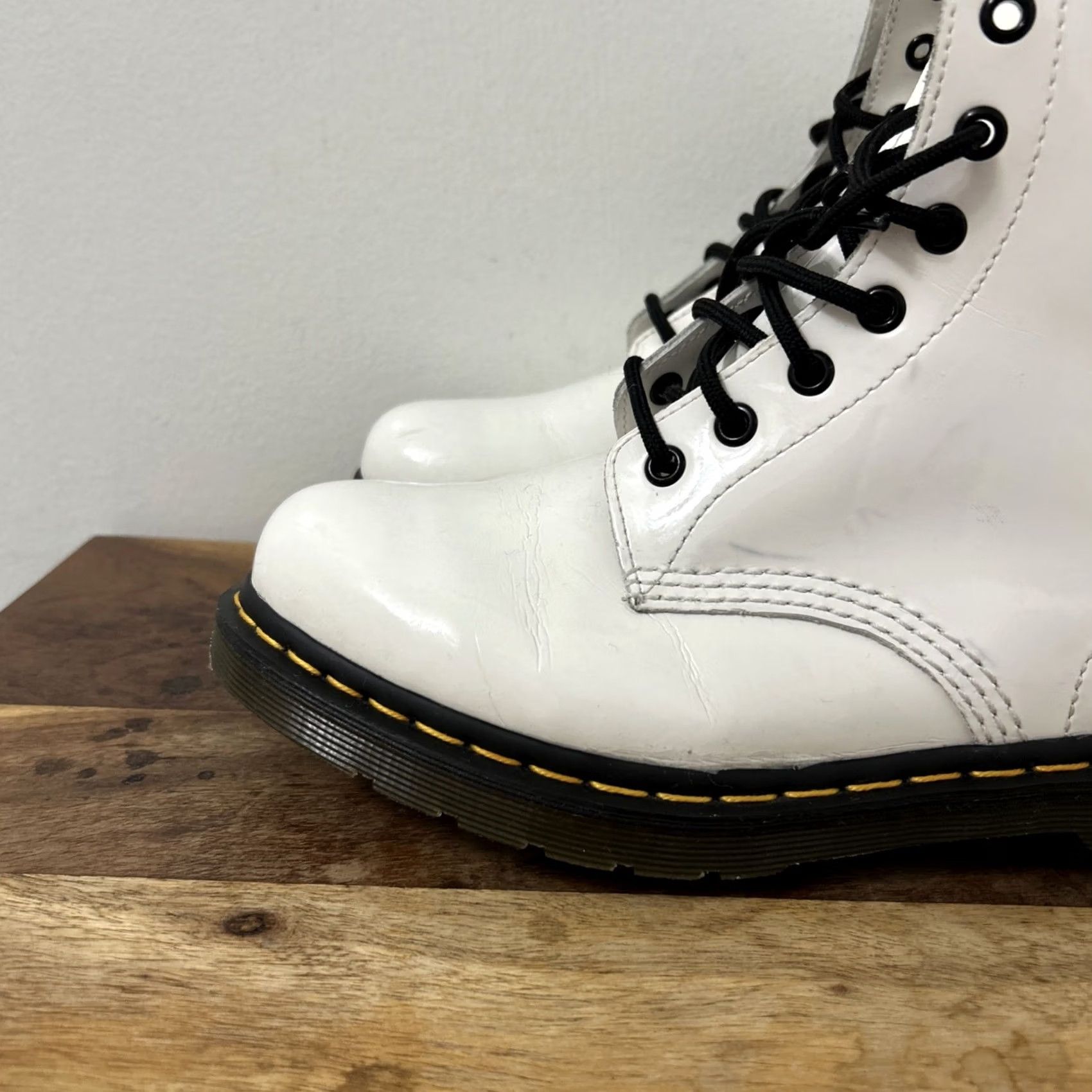 Dr. Martens VINTAGE Dr. Martens 1460 Boots Womens 9 White Patent Leather Lace Up 8 Eyelets Black Logo Combat Halloween? Size US 9 / IT 39 - 6 Thumbnail