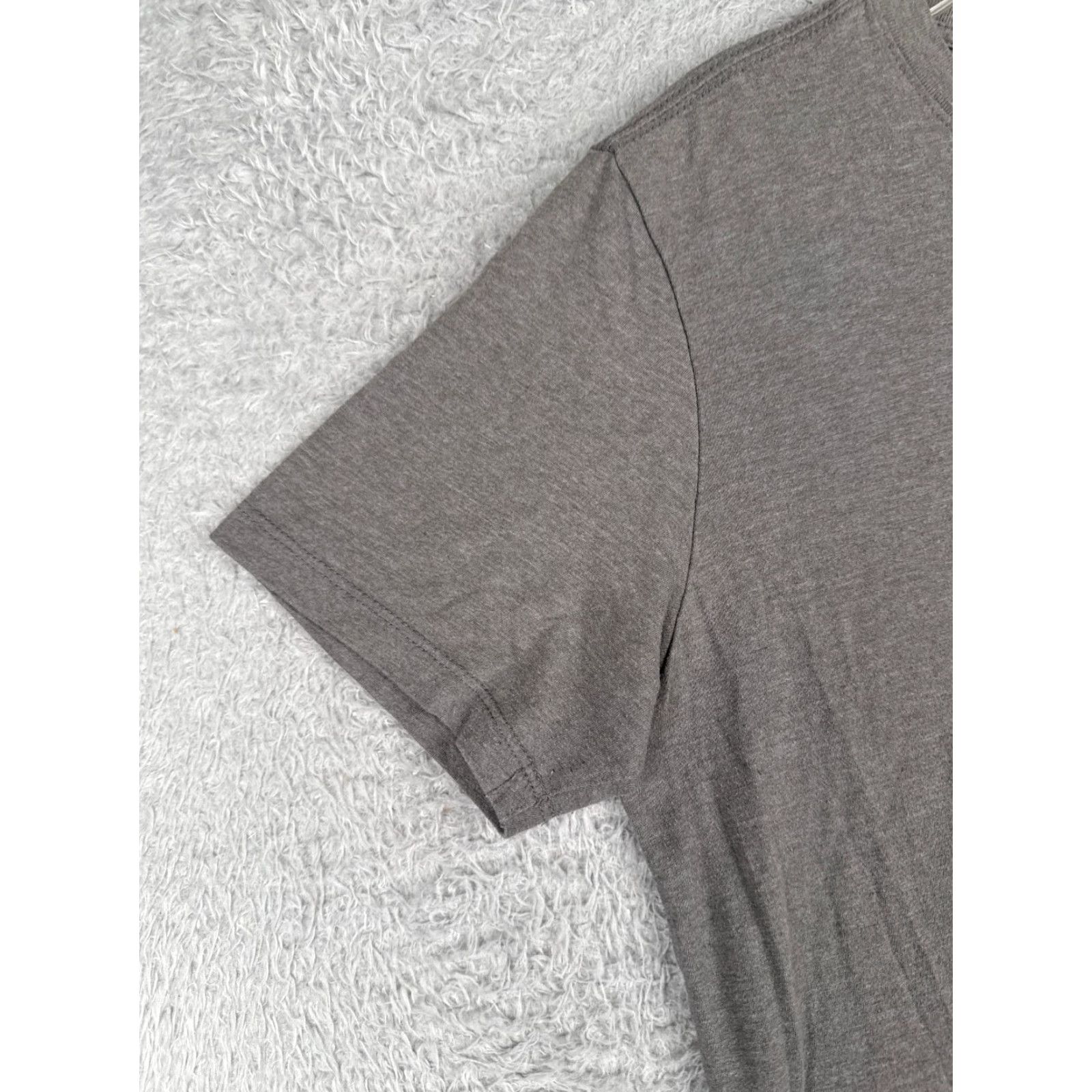 The North Face The North Face Shirt Men Medium Gray Short Sleeve Crew Neck Polyester Jersey Logo All Seasons Breathable Regular T-Shirt 80s Outdoor Mens Size US M / EU 48-50 / 2 - 3 Thumbnail