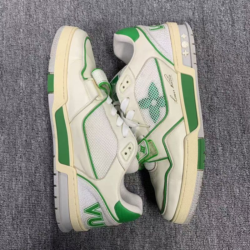Louis Vuitton Louis Vuitton Classic Low-Top Trainer in White Green Size US 8 / IT 38 - 8 Thumbnail