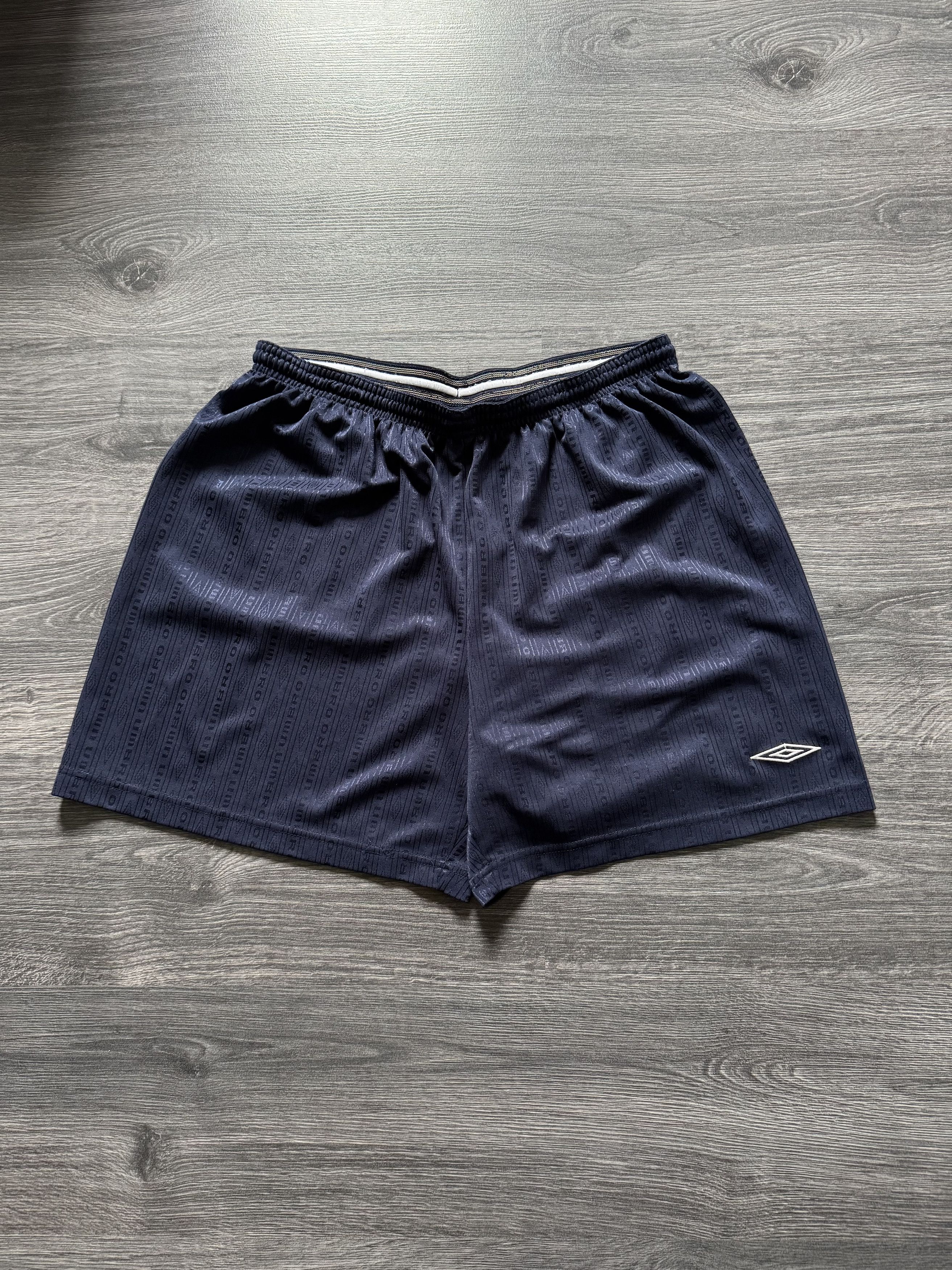 Umbro Vintage 90s Umbro shorts streetwear monogrammed y2k size XL Size US 36 / EU 52 - 1 Thumbnail