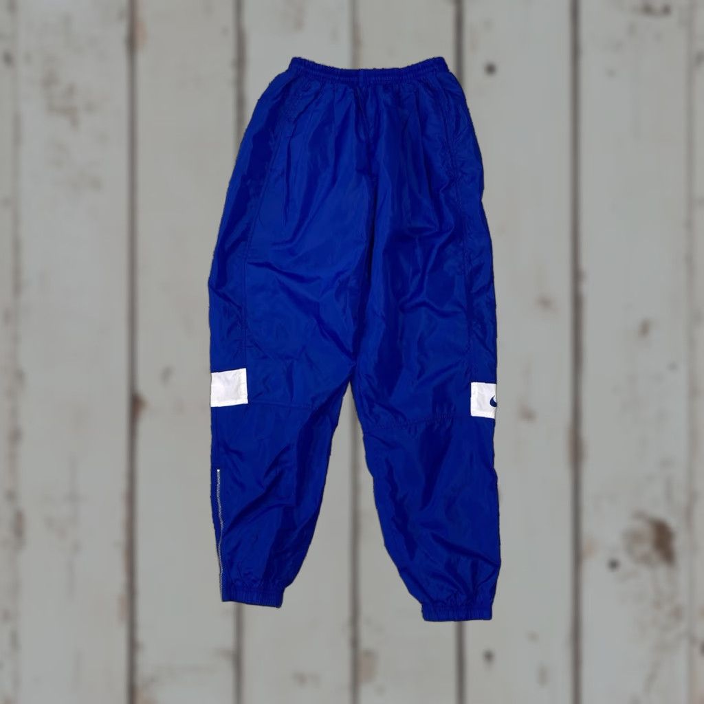 Nike VINTAGE Nike Pants Men Small Blue Track Pants Windbreakers 90s Y2K Joggers Nike Sportswear Regular Mens Blue 90s Sports Size US 29 - 1 Thumbnail