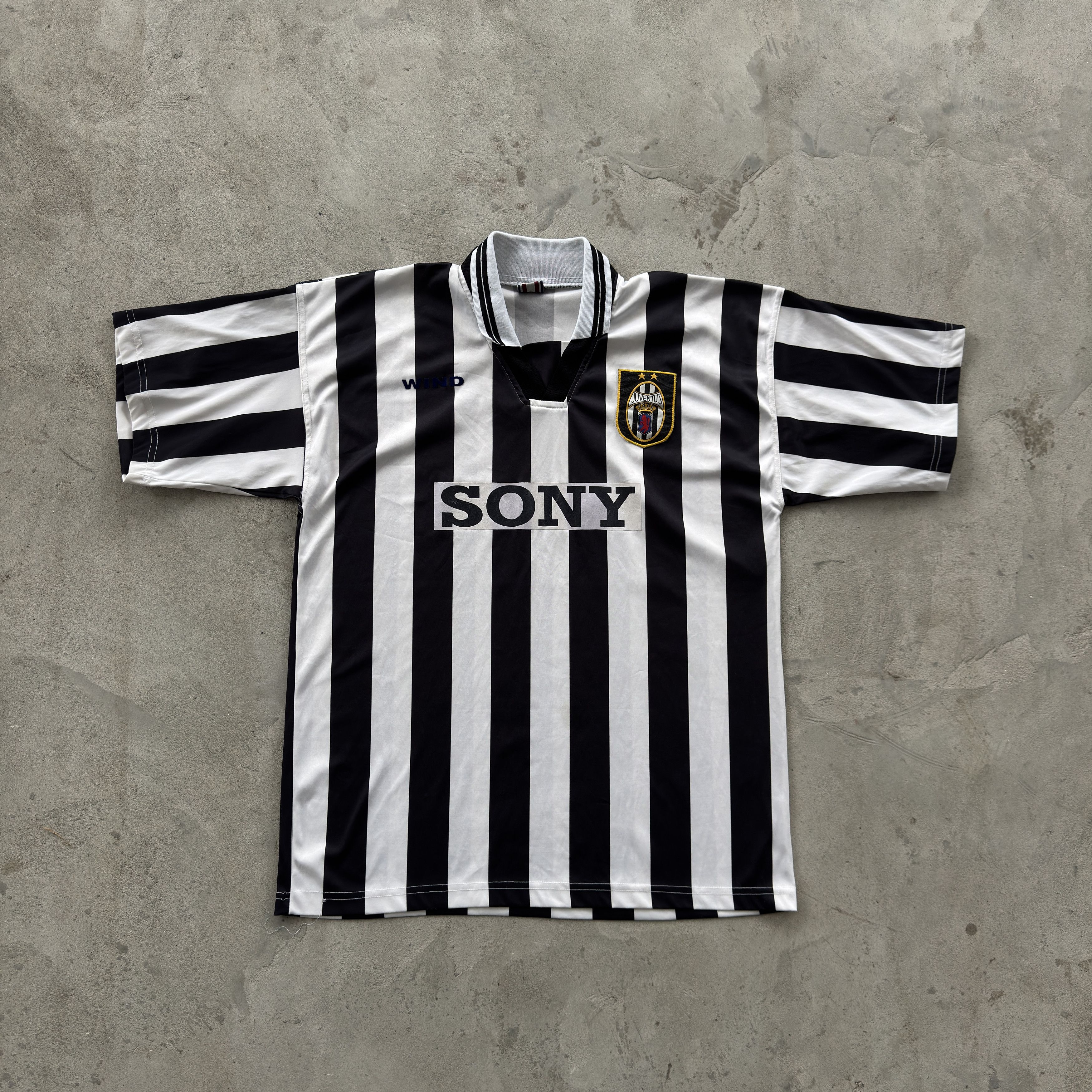 Vintage Vintage 90s Juventus Sony Football Jersey Tee Size US L / EU 52-54 / 3 - 1 Thumbnail