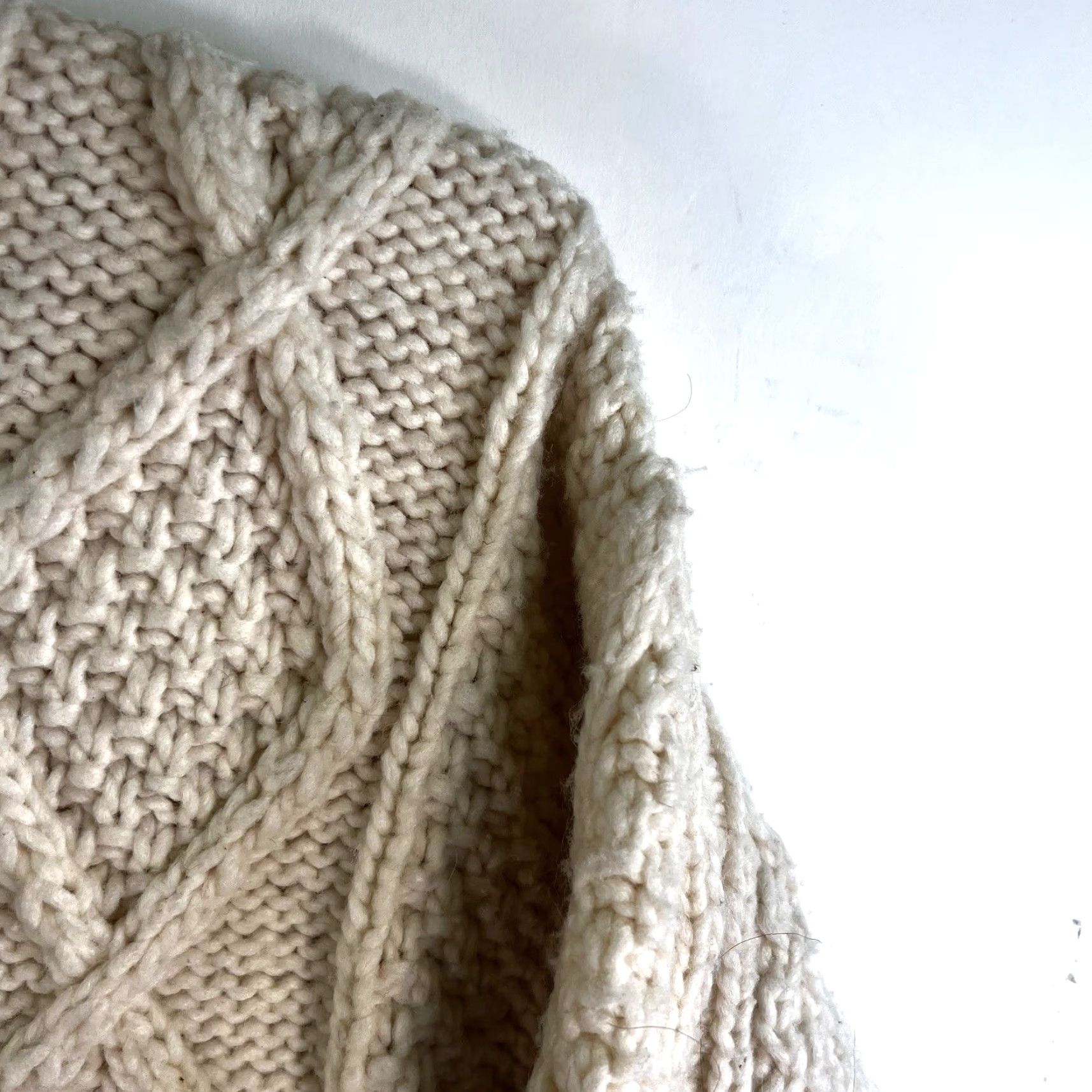 Vintage VINTAGE Ishka 100% Wool Hooded Cardigan Cable Knot Sweater Beige XL Womens Geometric 90s Bohemian Classic Size XL / US 12-14 / IT 48-50 - 2 Thumbnail