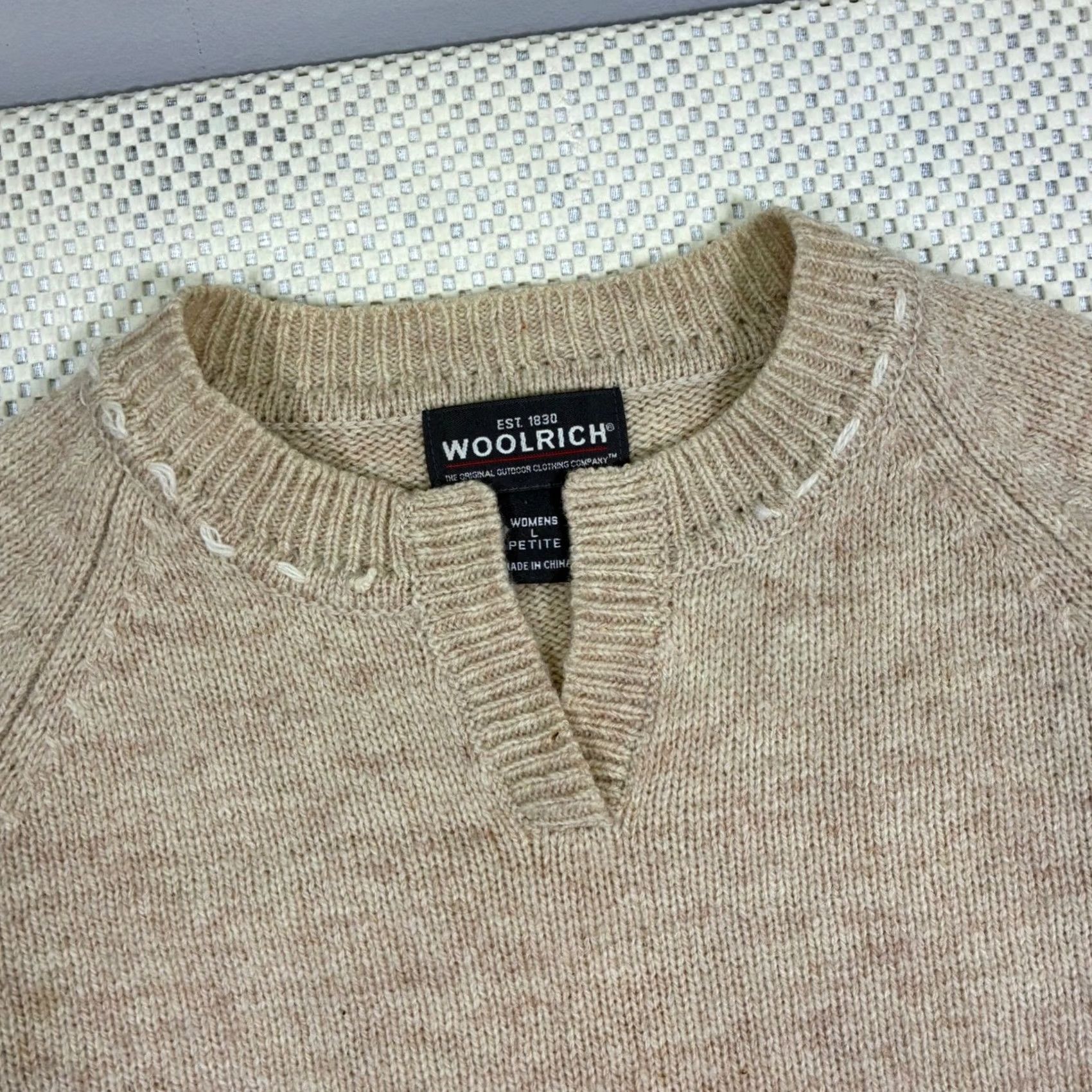 Vintage Woolrich Beige V-Neck Knit Sweater Long Sleeve Pullover Womens L Petite Size L / US 10 / IT 46 - 3 Thumbnail