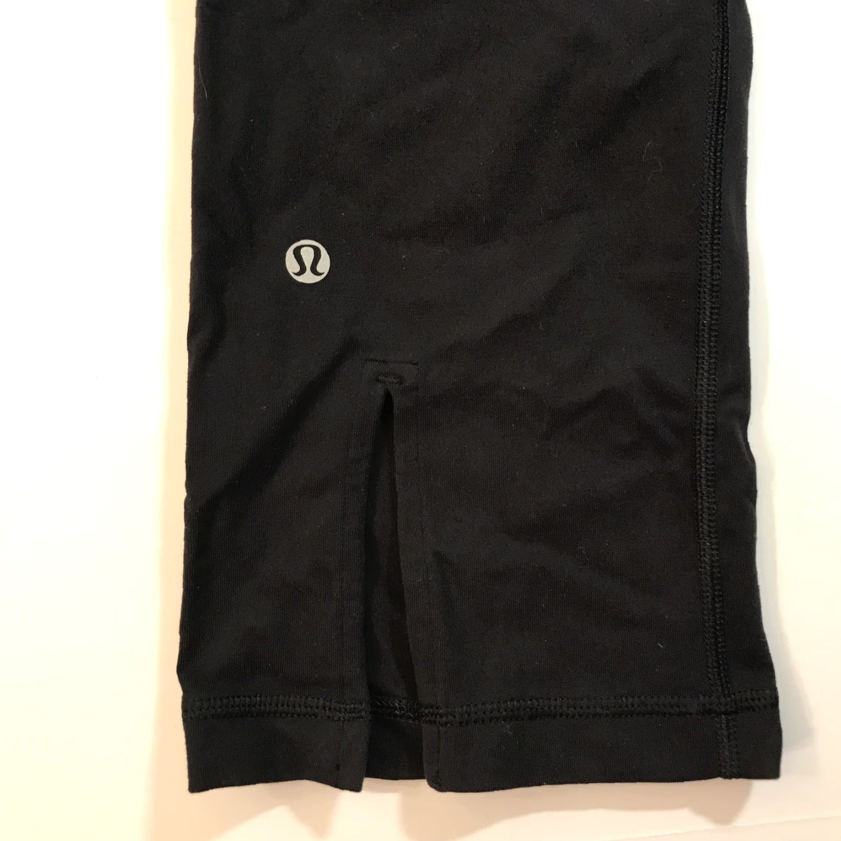 Lululemon Lululemon Capri Leggings - Womens Size 4 - Black Pink - Yoga Gym Workout Pockets - Regular Inseam 20" Size 24" / US 00 / IT 34 - 3 Thumbnail