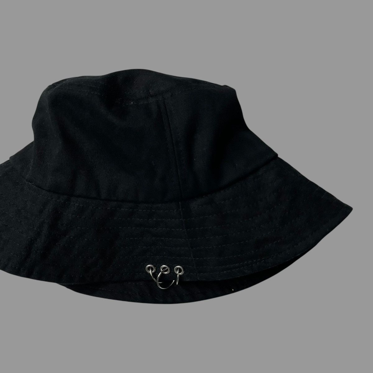 Vintage Vintage 90s avante garde piercing bucket hat Size ONE SIZE - 3 Thumbnail