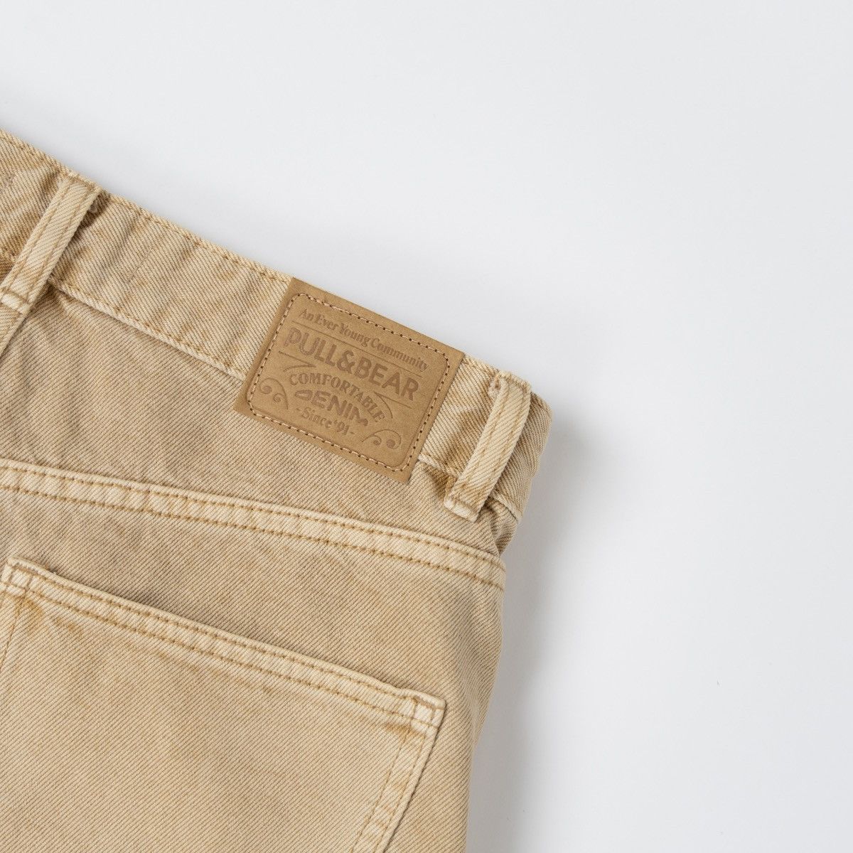 Pull & Bear Pull&Bear Womens Beige Denim Shorts Raw Hem Casual Zip Fly Size 27" / US 4 / IT 40 - 4 Thumbnail